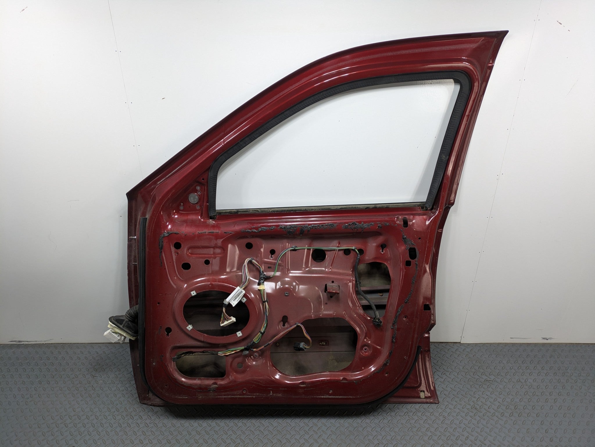 05 - 07 OEM JEEP GRAND CHEROKEE FRONT RIGHT SIDE DOOR SHELL PANEL CALIENTE RED