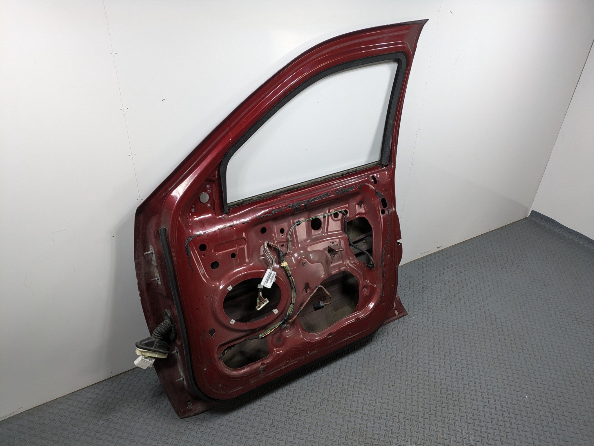 05 - 07 OEM JEEP GRAND CHEROKEE FRONT RIGHT SIDE DOOR SHELL PANEL CALIENTE RED