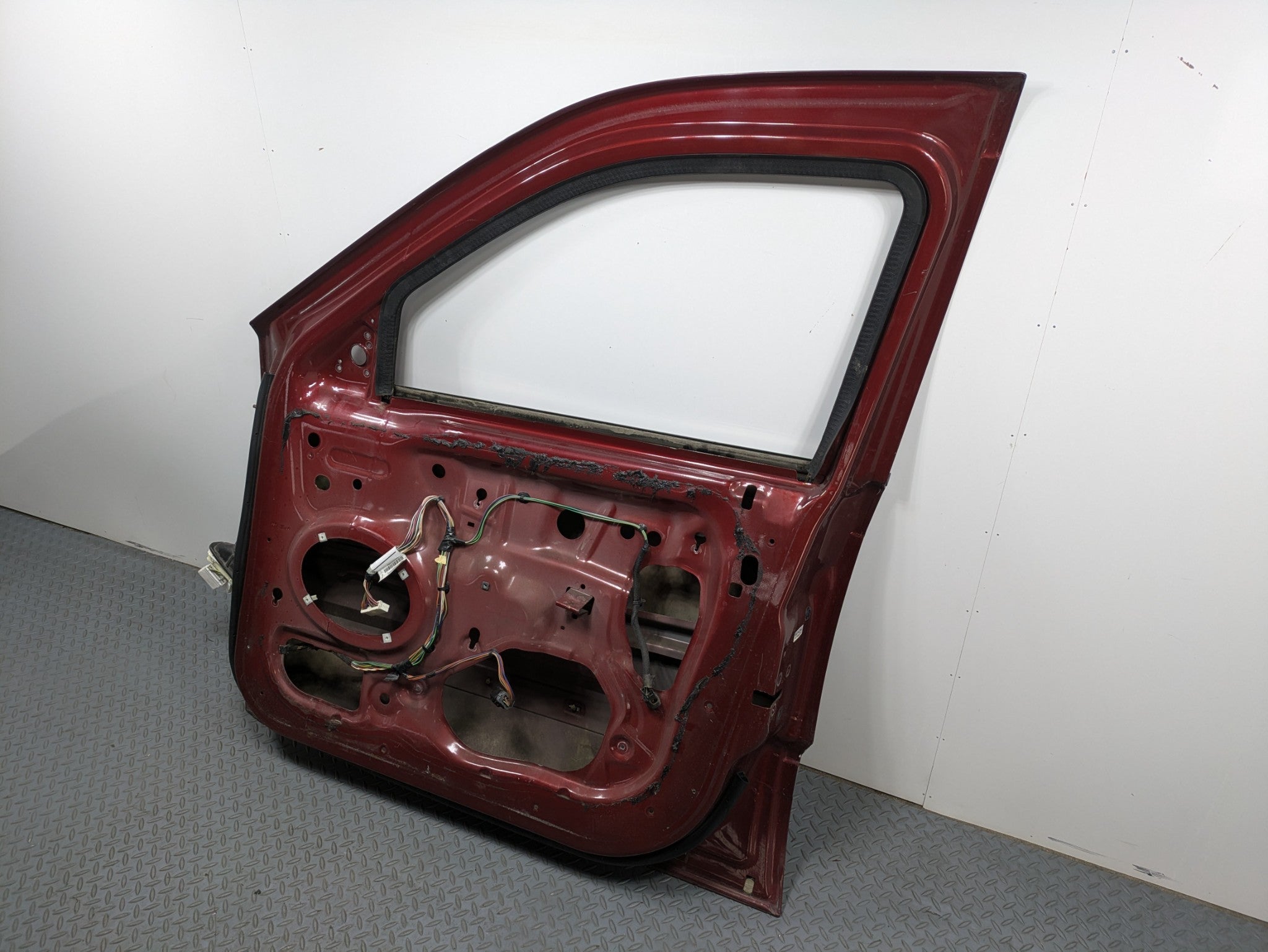 05 - 07 OEM JEEP GRAND CHEROKEE FRONT RIGHT SIDE DOOR SHELL PANEL CALIENTE RED