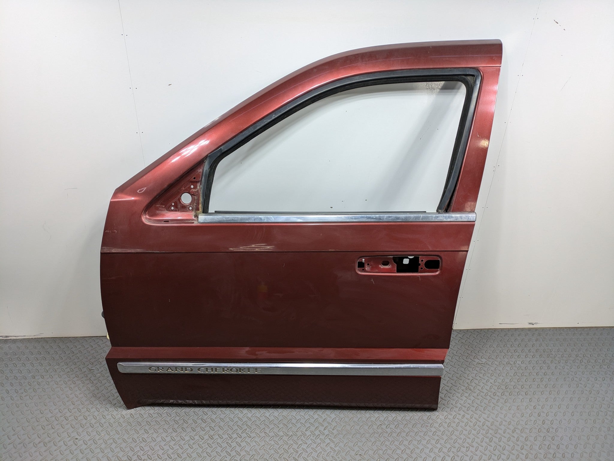 05 - 07 OEM JEEP GRAND CHEROKEE FRONT LEFT SIDE DOOR SHELL PANEL CALIENTE RED