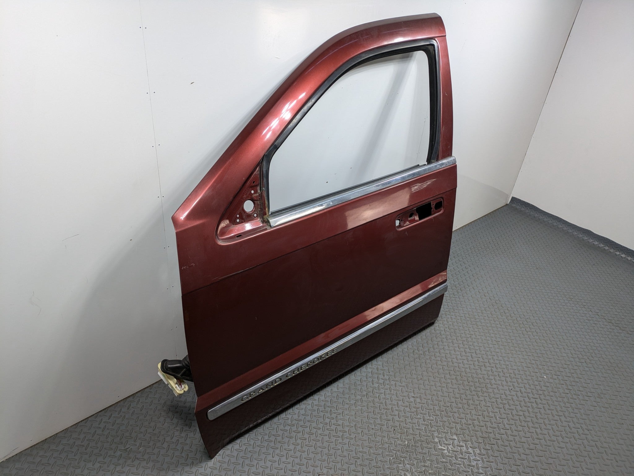 05 - 07 OEM JEEP GRAND CHEROKEE FRONT LEFT SIDE DOOR SHELL PANEL CALIENTE RED
