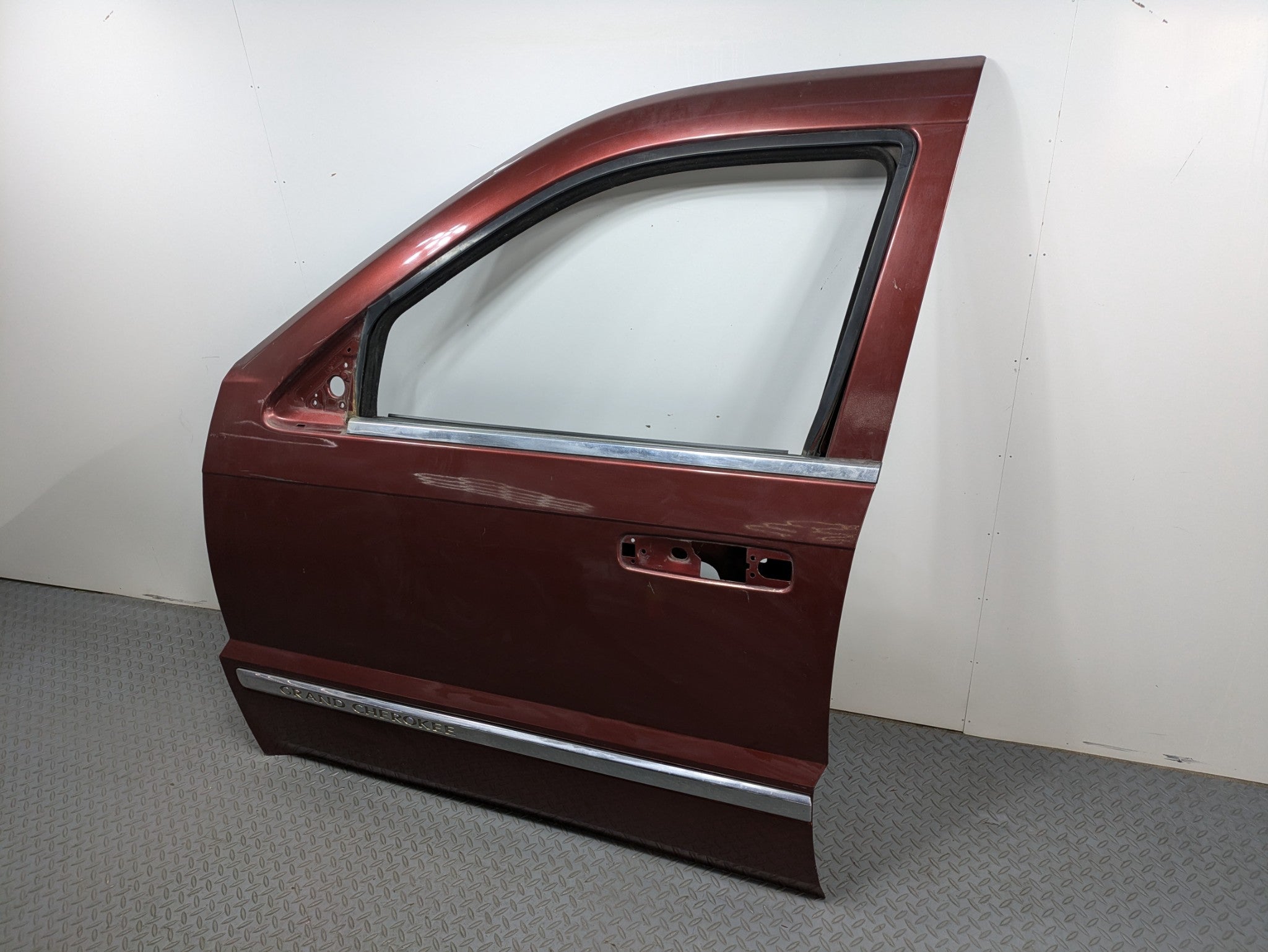 05 - 07 OEM JEEP GRAND CHEROKEE FRONT LEFT SIDE DOOR SHELL PANEL CALIENTE RED
