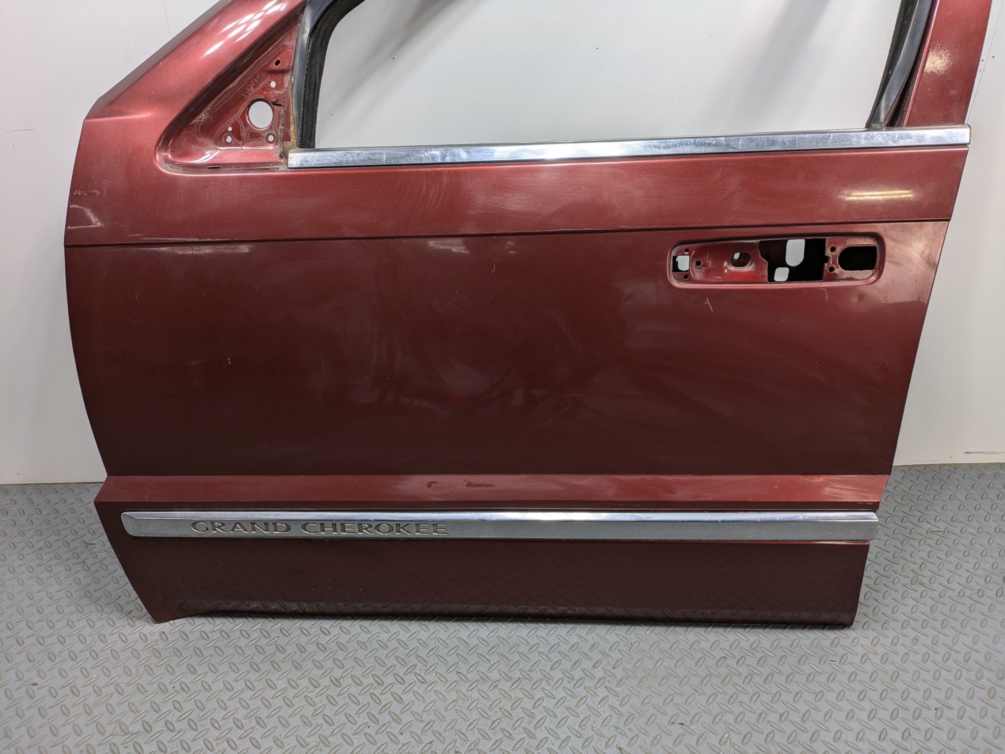 05 - 07 OEM JEEP GRAND CHEROKEE FRONT LEFT SIDE DOOR SHELL PANEL CALIENTE RED