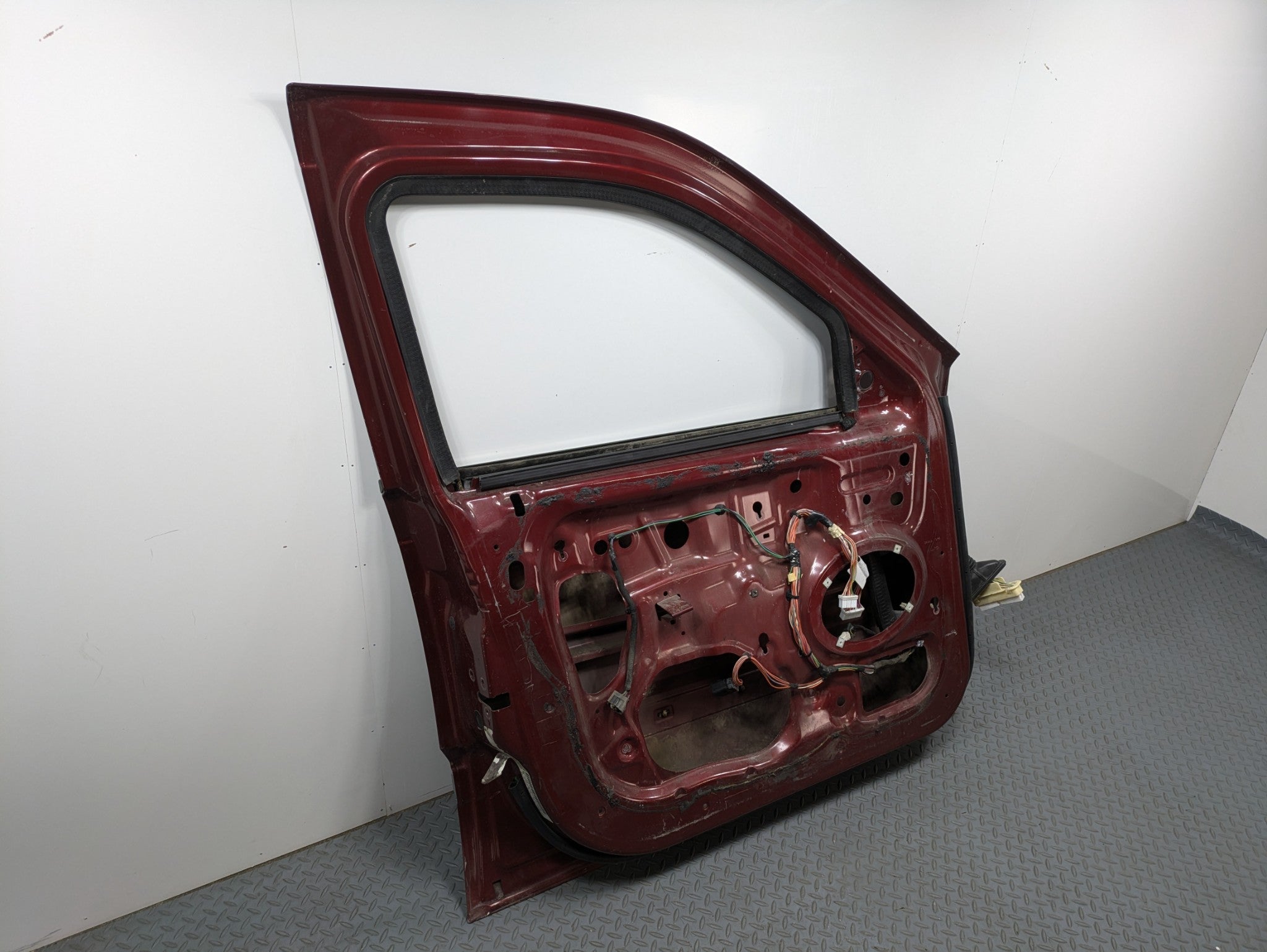 05 - 07 OEM JEEP GRAND CHEROKEE FRONT LEFT SIDE DOOR SHELL PANEL CALIENTE RED