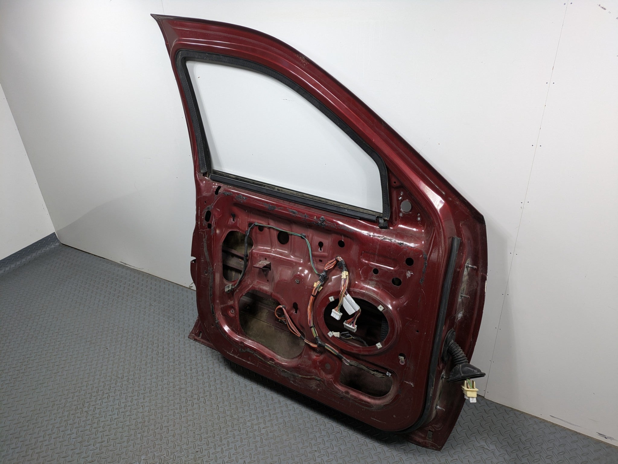 05 - 07 OEM JEEP GRAND CHEROKEE FRONT LEFT SIDE DOOR SHELL PANEL CALIENTE RED
