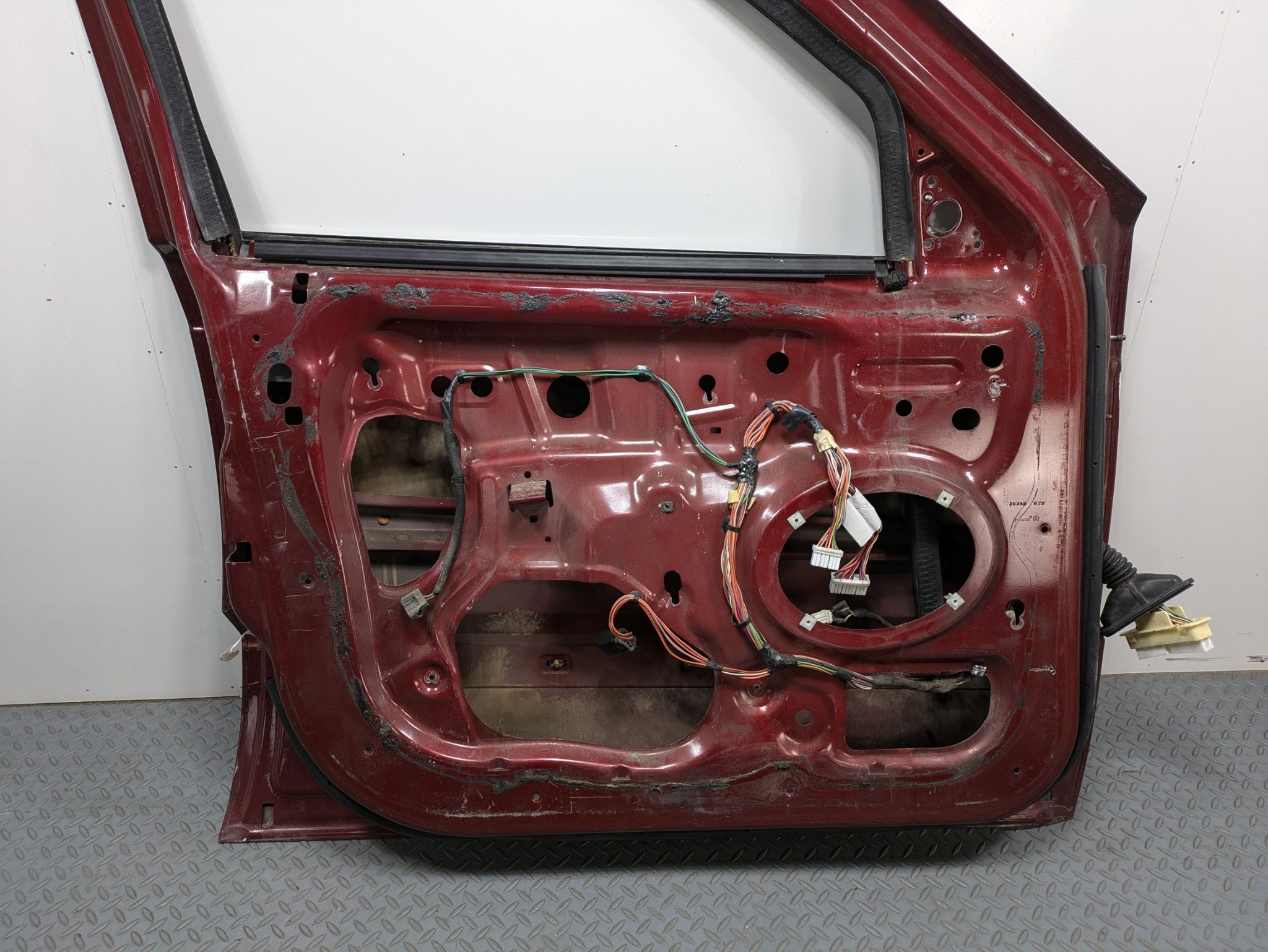 05 - 07 OEM JEEP GRAND CHEROKEE FRONT LEFT SIDE DOOR SHELL PANEL CALIENTE RED