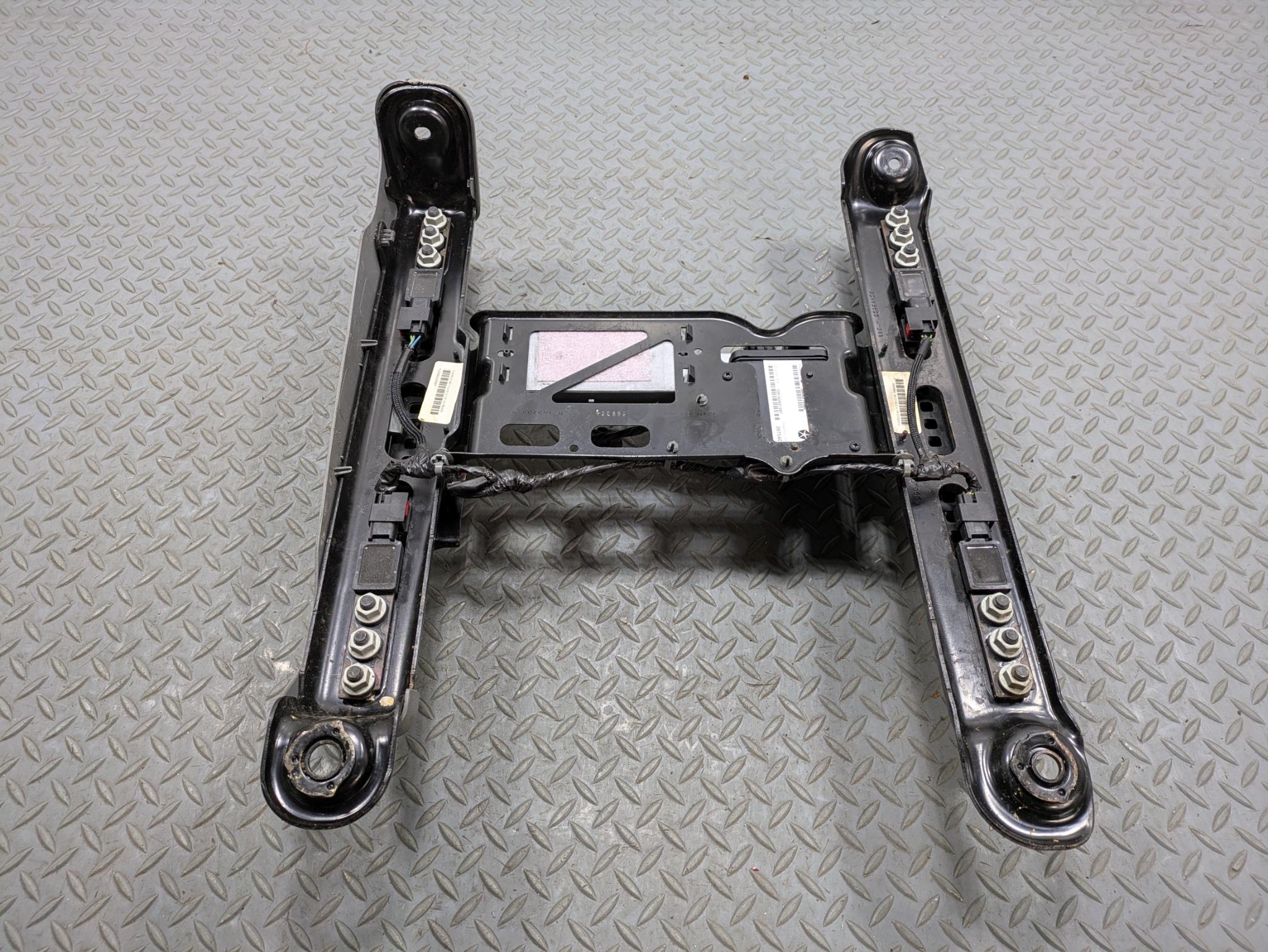05 - 07 OEM JEEP GRAND CHEROKEE FRONT RIGHT PASSENGER SIDE SEAT TRACK WITH MOTOR