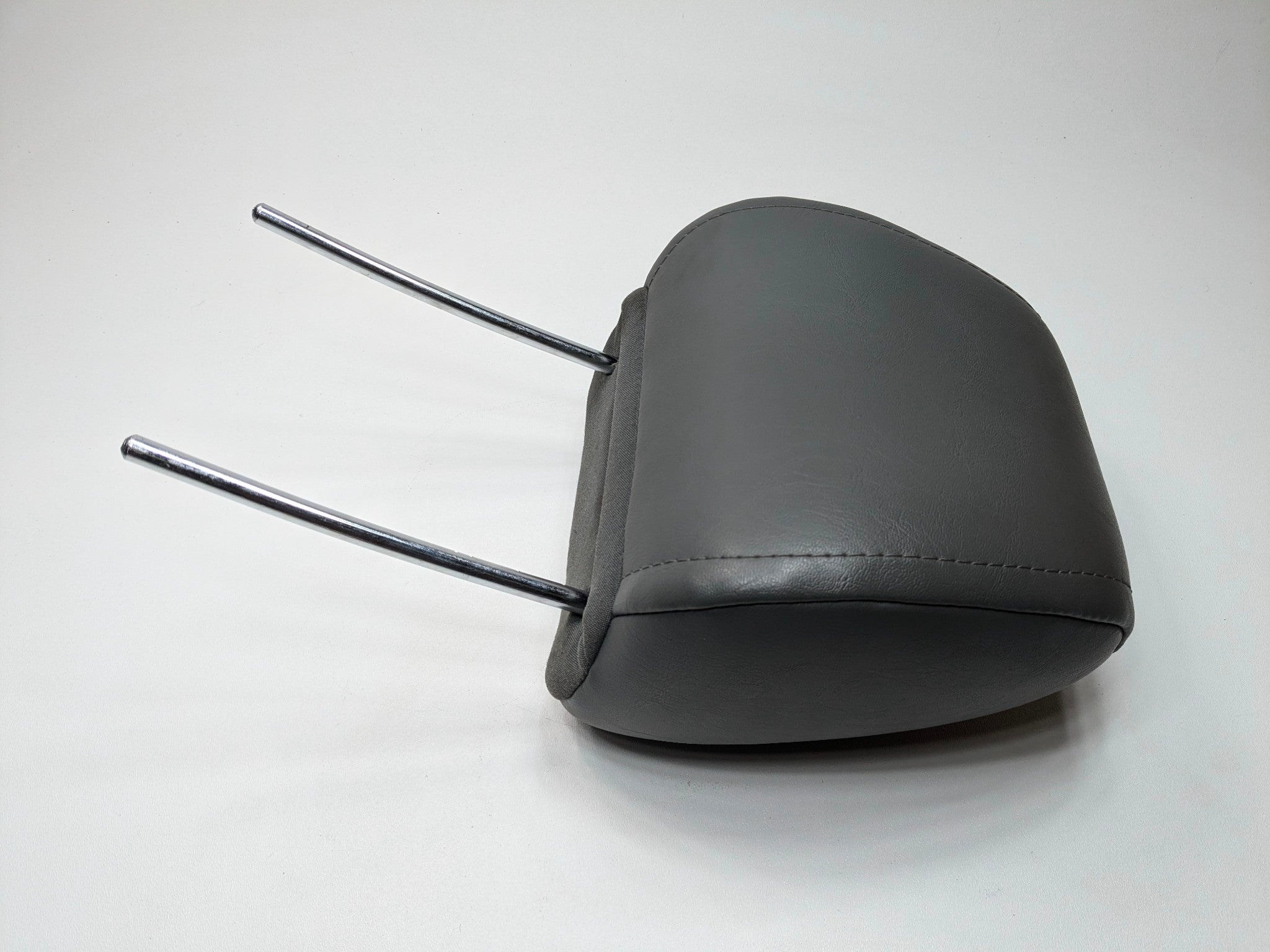 05 - 07 OEM JEEP GRAND CHEROKEE FRONT RIGHT PASSENGER SIDE SEAT HEADREST BLACK