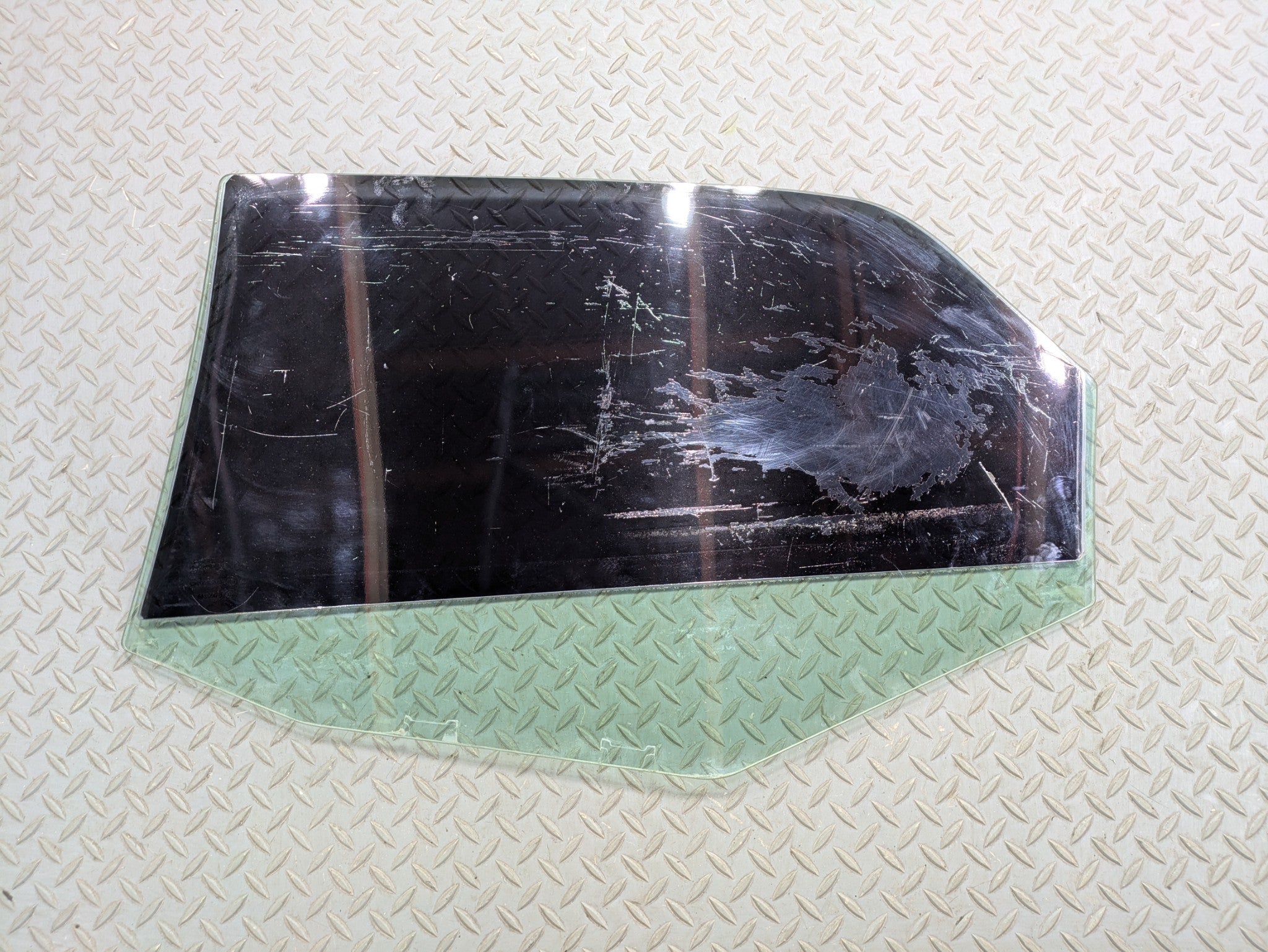 05 - 07 OEM CHRYSLER 300 REAR RIGHT PASSENGER SIDE DOOR WINDOW GLASS GREEN TINT