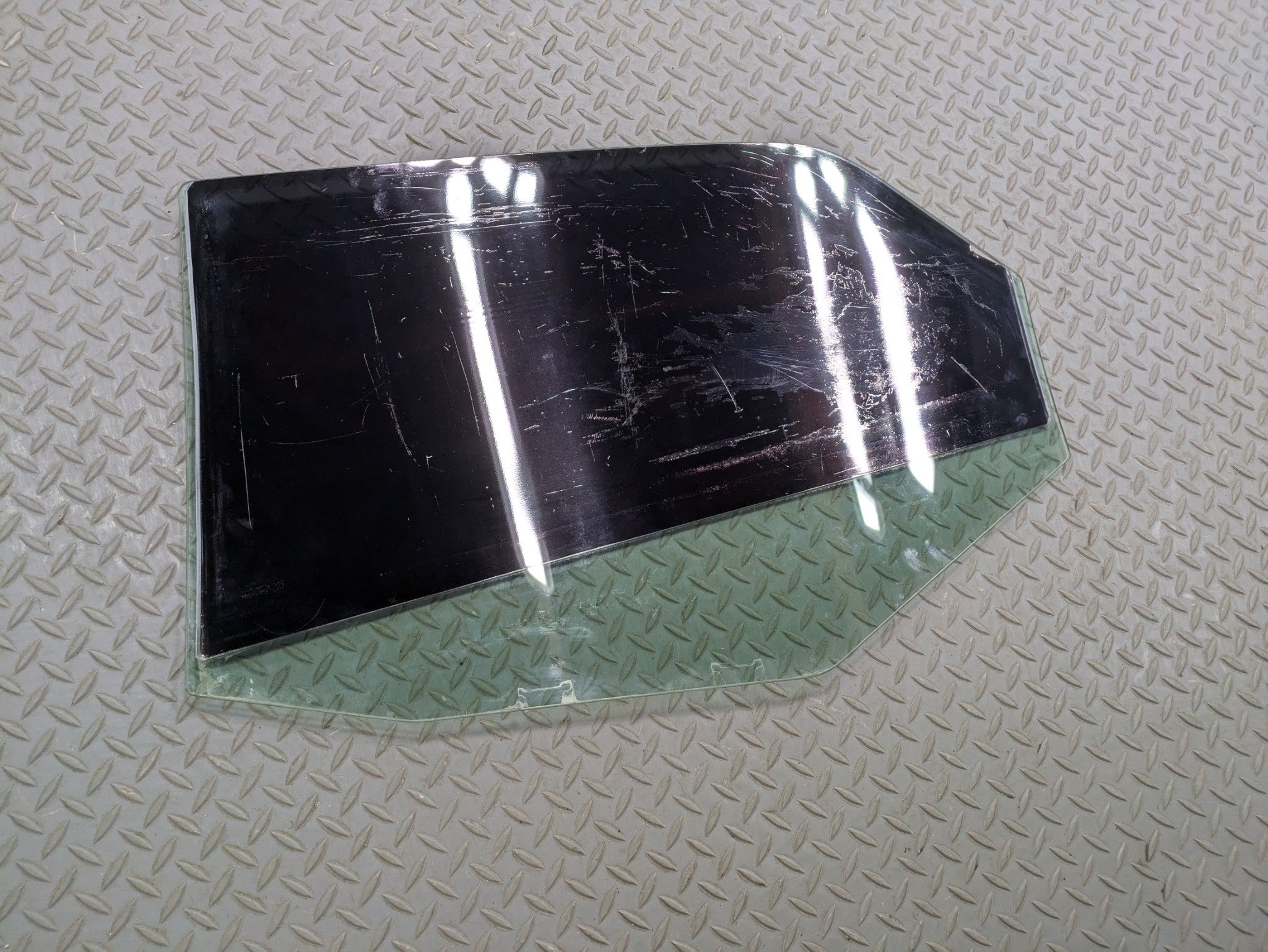 05 - 07 OEM CHRYSLER 300 REAR RIGHT PASSENGER SIDE DOOR WINDOW GLASS GREEN TINT