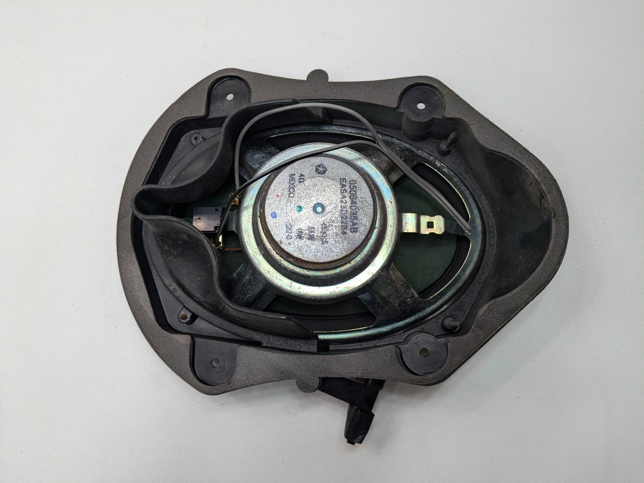 05 - 07 OEM CHRYSLER 300 FRONT LEFT AND RIGHT SIDE AUDIO SOUND SYSTEM SPEAKER