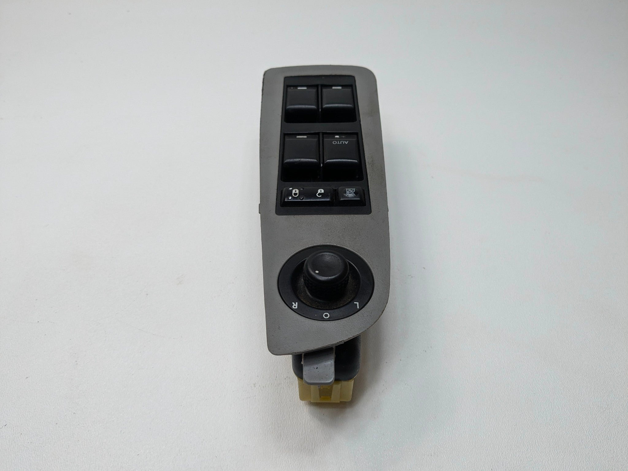 05 - 07 OEM CHRYSLER 300 FRONT LEFT DRIVER SIDE MASTER POWER LOCK DOOR SWITCH
