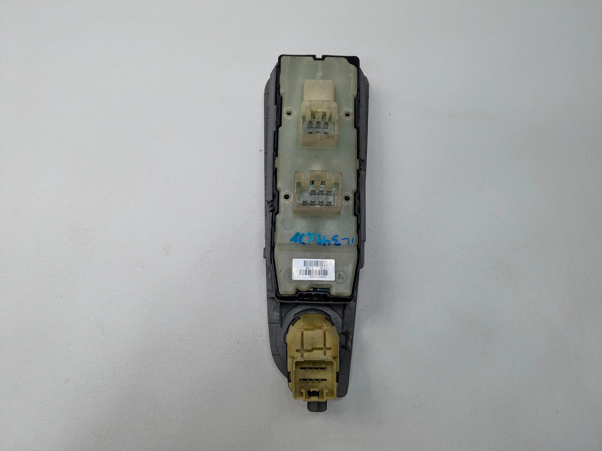 05 - 07 OEM CHRYSLER 300 FRONT LEFT DRIVER SIDE MASTER POWER LOCK DOOR SWITCH