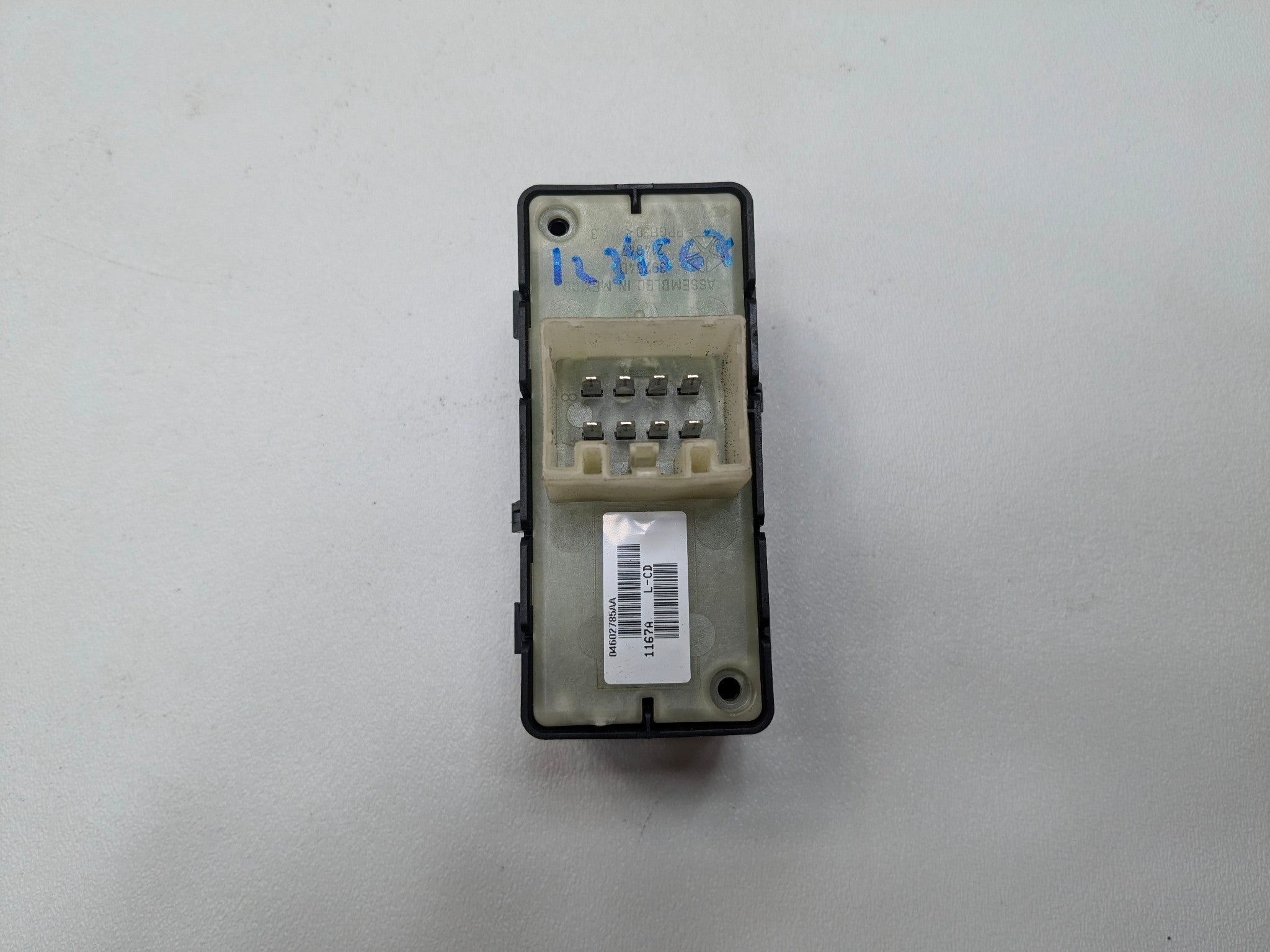 05 - 07 OEM CHRYSLER 300 FRONT RIGHT PASSENGER SIDE DOOR WINDOW CONTROL SWITCH