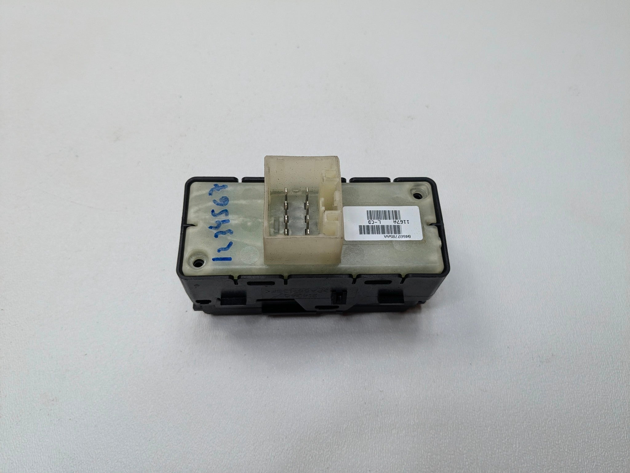 05 - 07 OEM CHRYSLER 300 FRONT RIGHT PASSENGER SIDE DOOR WINDOW CONTROL SWITCH
