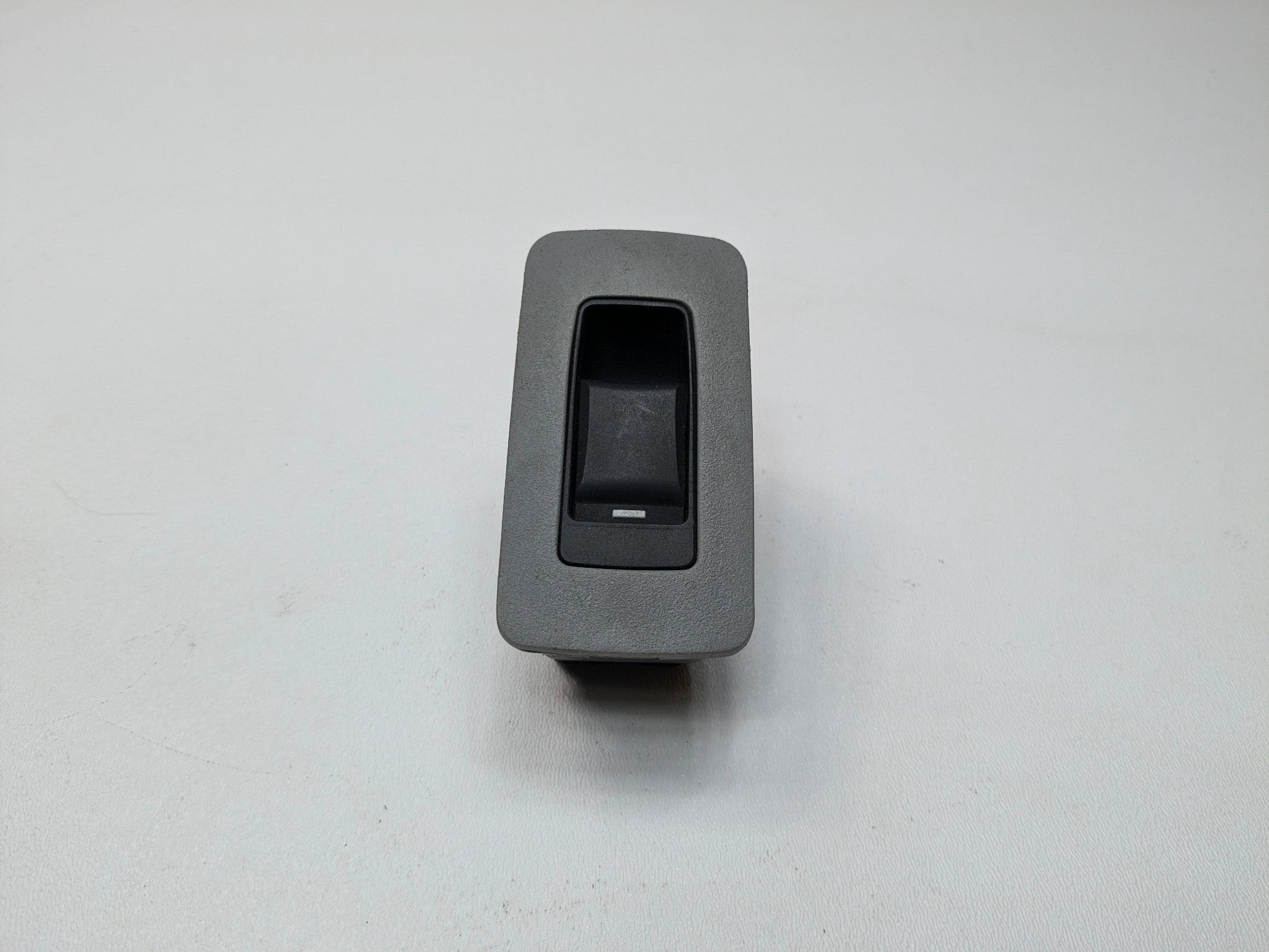 05 - 07 OEM CHRYSLER 300 REAR RIGHT PASSENGER SIDE DOOR WINDOW CONTROL SWITCH