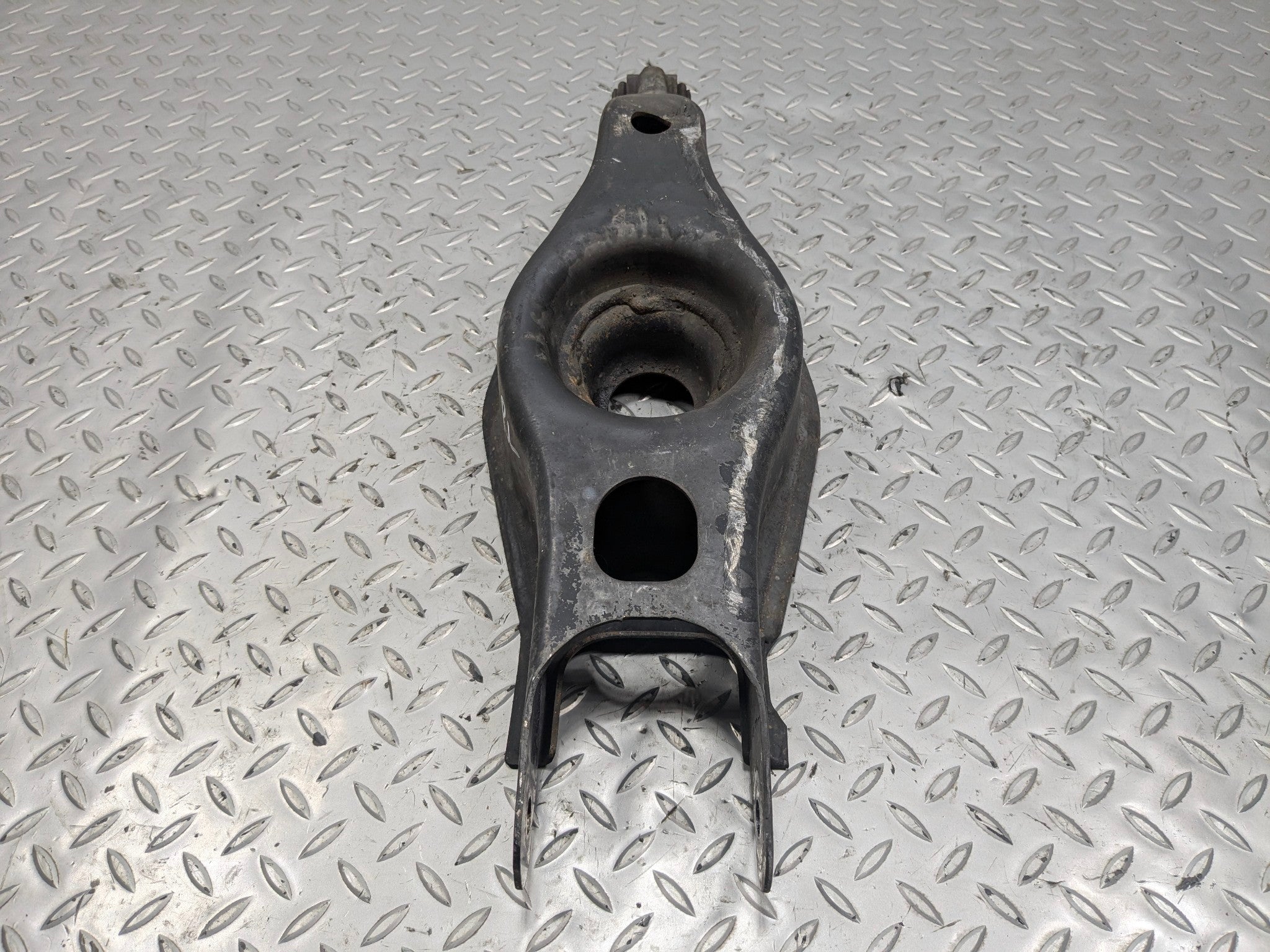 05 - 07 OEM CHRYSLER 300 REAR LEFT DRIVER SIDE LOWER CONTROL ARM SPRING PERCH