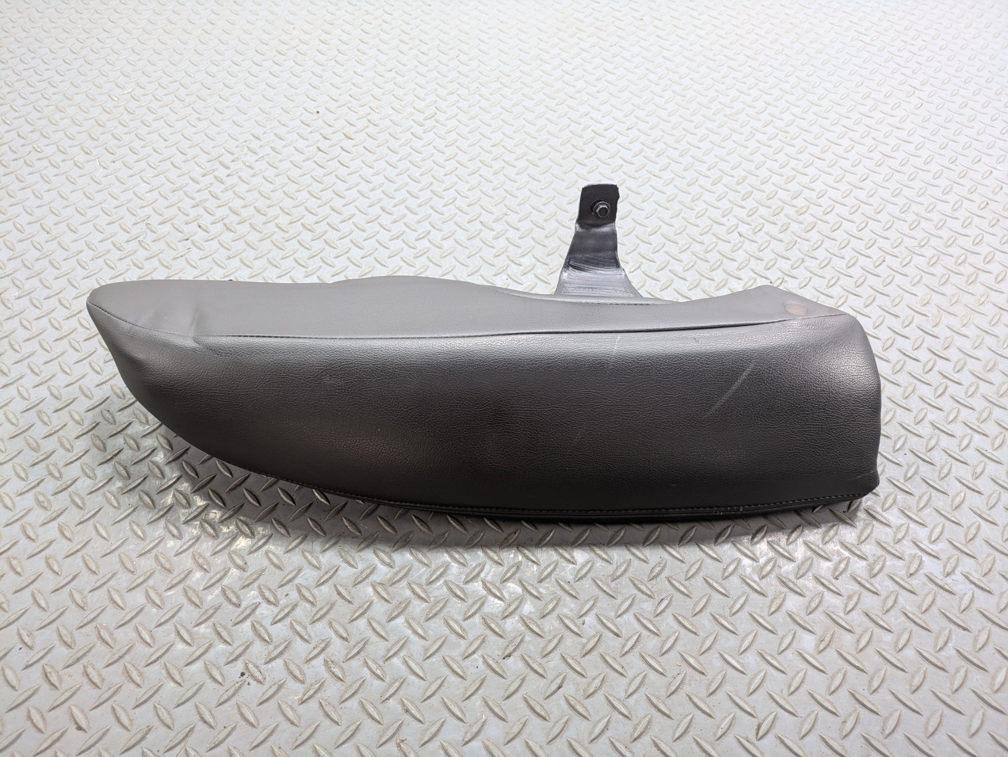 05 - 07 OEM CHRYSLER 300 REAR RIGHT SIDE SECOND ROW SEAT BOLSTER CUSION BLACK