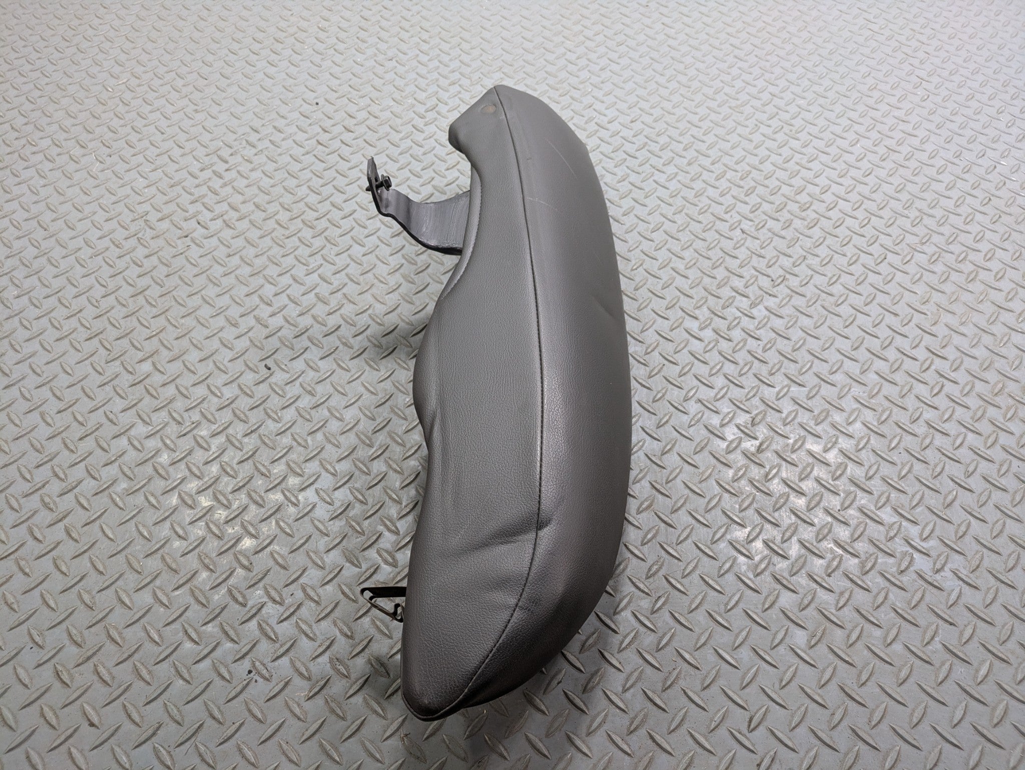 05 - 07 OEM CHRYSLER 300 REAR RIGHT SIDE SECOND ROW SEAT BOLSTER CUSION BLACK