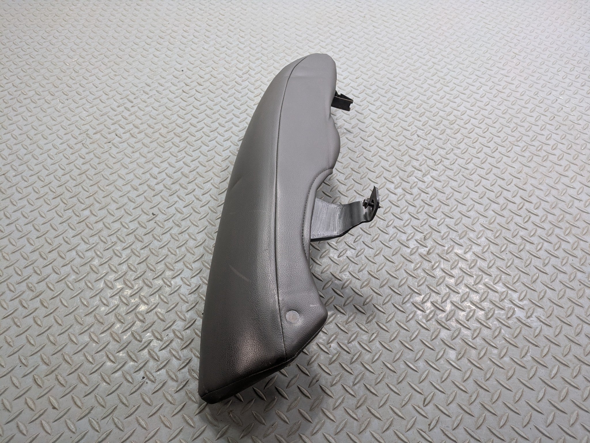 05 - 07 OEM CHRYSLER 300 REAR RIGHT SIDE SECOND ROW SEAT BOLSTER CUSION BLACK