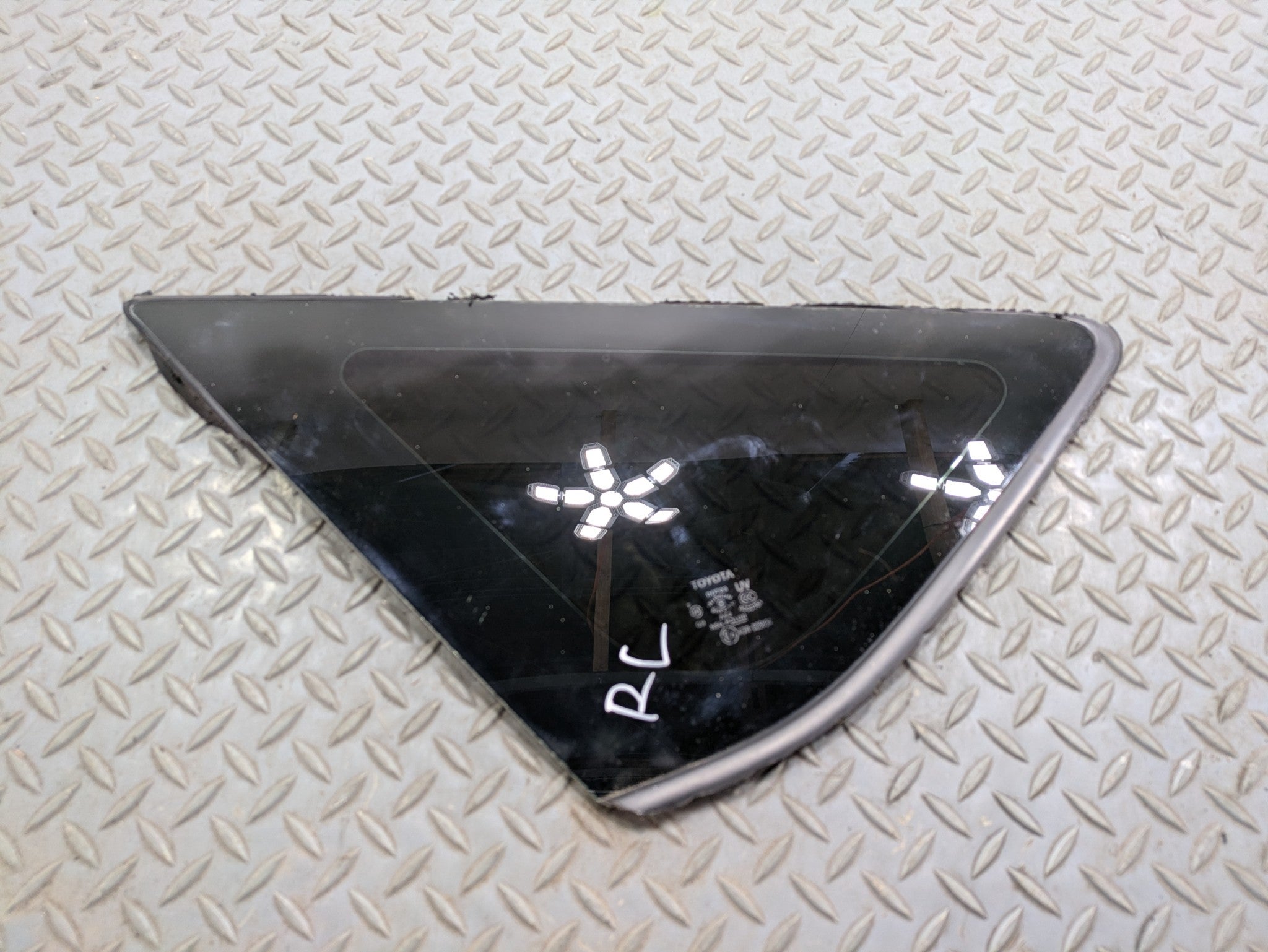 06 - 09 OEM TOYOTA PRIUS REAR LEFT DRIVER SIDE WINDOW VENT GLASS PRIVACY TINT