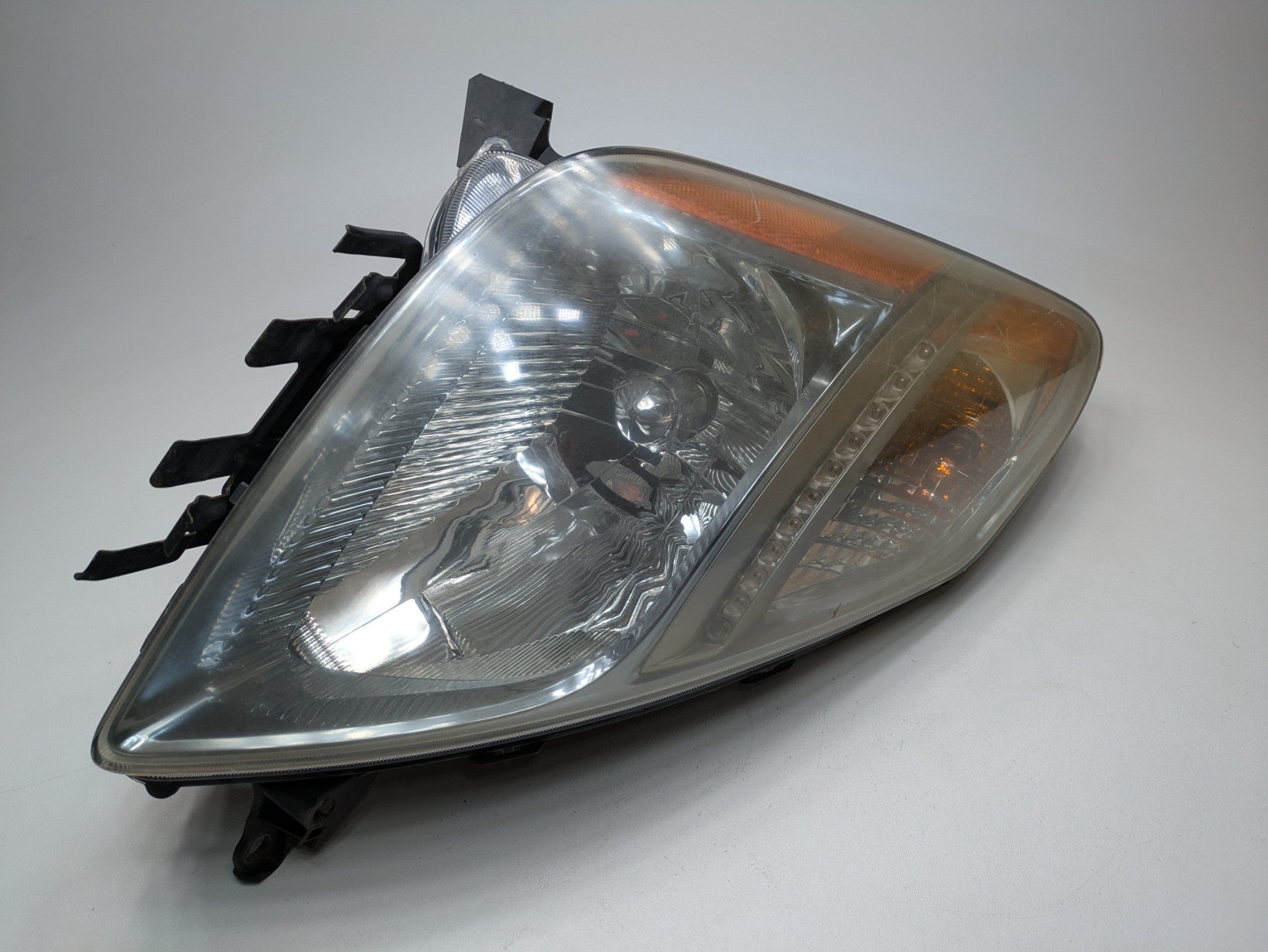 06 - 09 OEM TOYOTA PRIUS FRONT RIGHT PASSENGER SIDE  HEADLIGHT ASSEMBLY