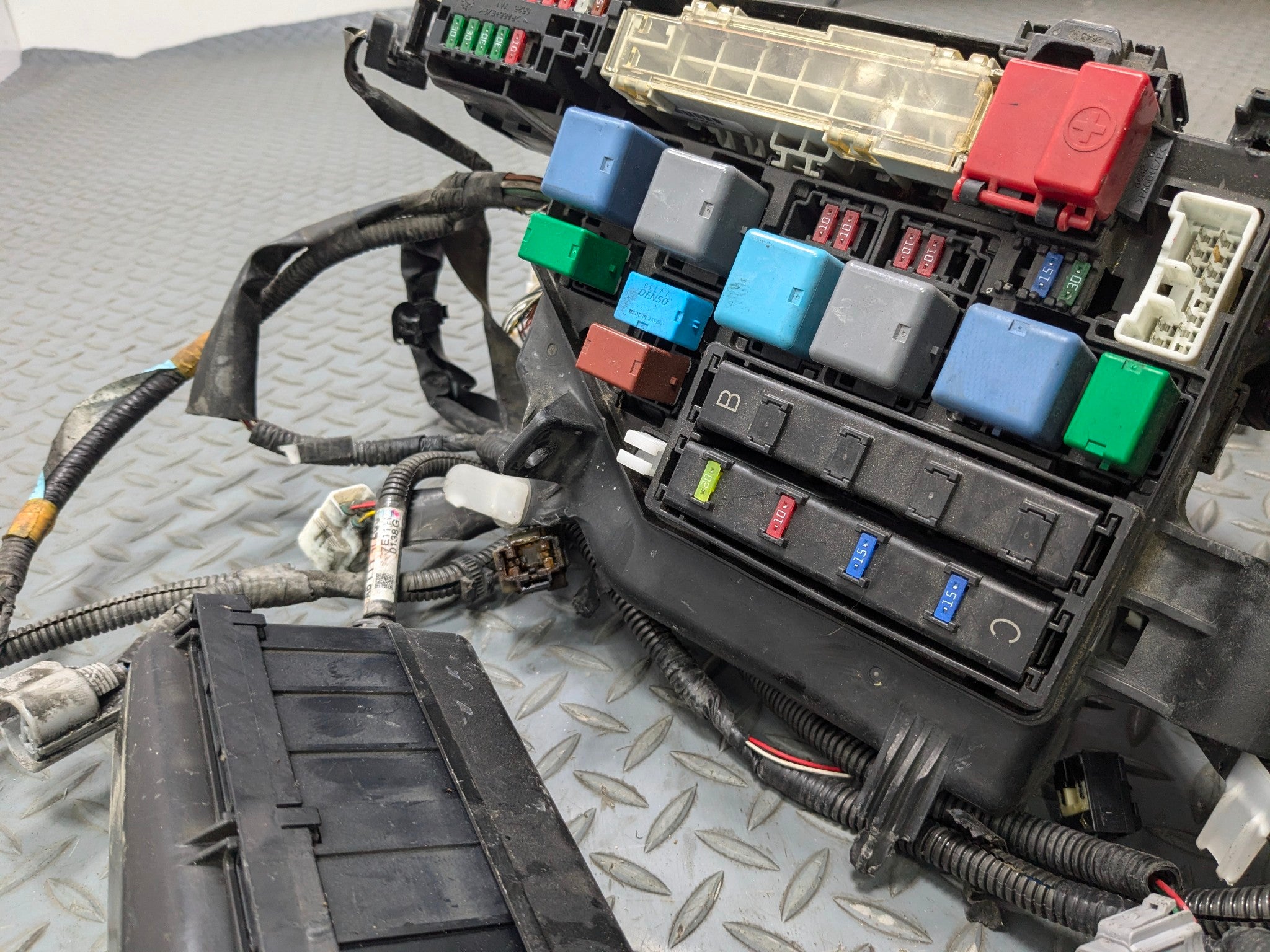 06 - 09 OEM TOYOTA PRIUS INTERIOR HOOD WIRE WIRING HARNESS CABLE AND CONNECTOR