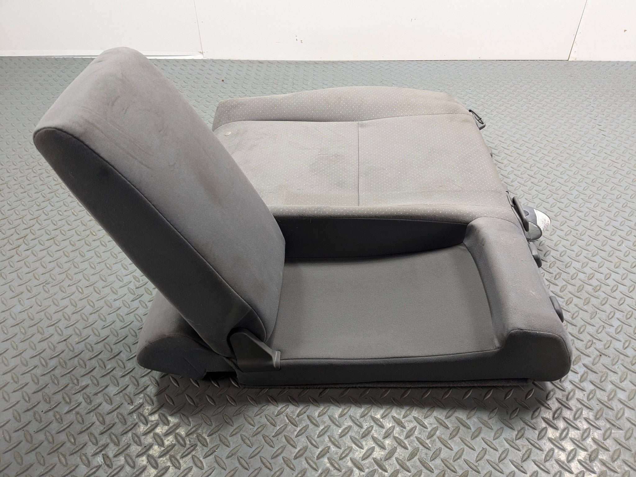 06 - 09 OEM TOYOTA PRIUS REAR RIGHT PASSENGER SIDE UPPER BACK SEAT WITH ARMREST