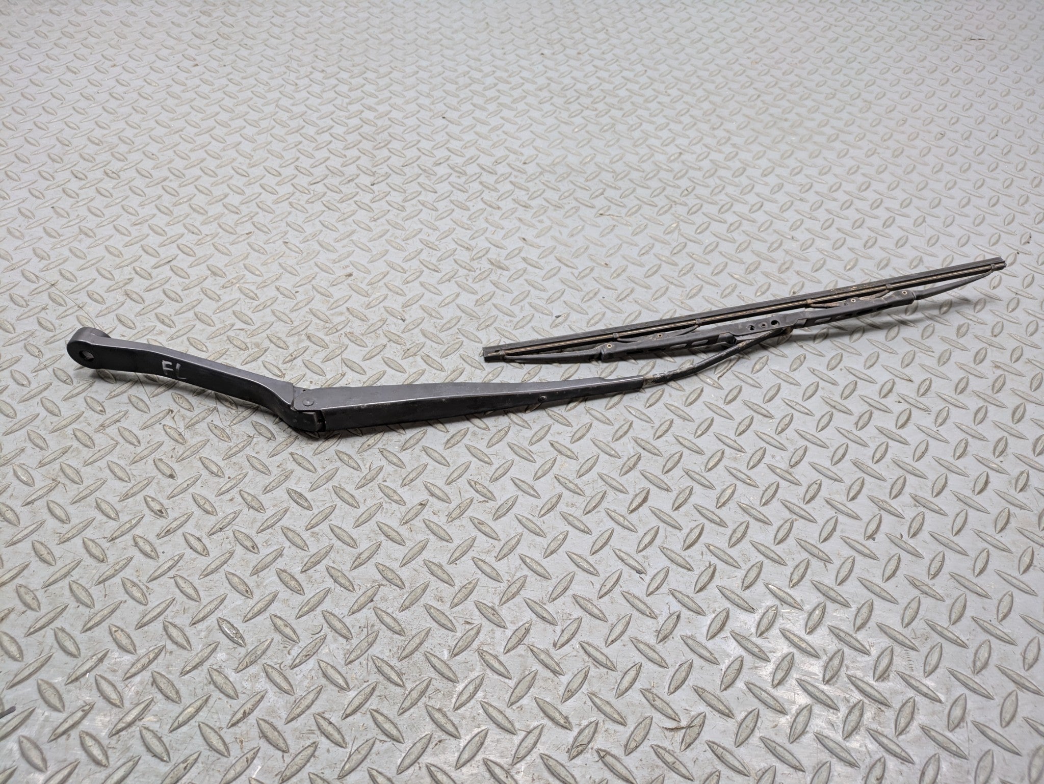 05 - 07 OEM FORD ESCAPE FRONT LEFT DRIVER SIDE WINDSHIELD WIPER ARM WITH BLADE