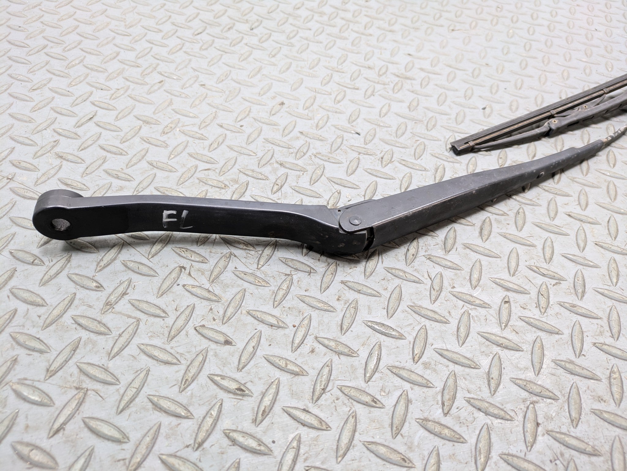05 - 07 OEM FORD ESCAPE FRONT LEFT DRIVER SIDE WINDSHIELD WIPER ARM WITH BLADE