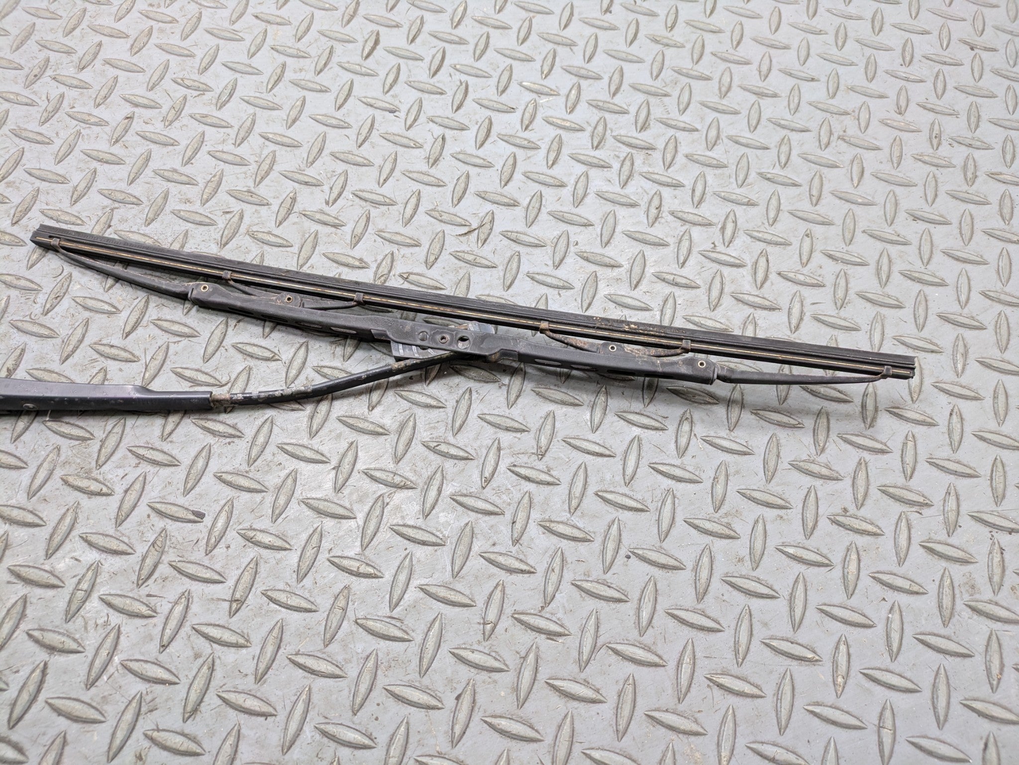 05 - 07 OEM FORD ESCAPE FRONT LEFT DRIVER SIDE WINDSHIELD WIPER ARM WITH BLADE