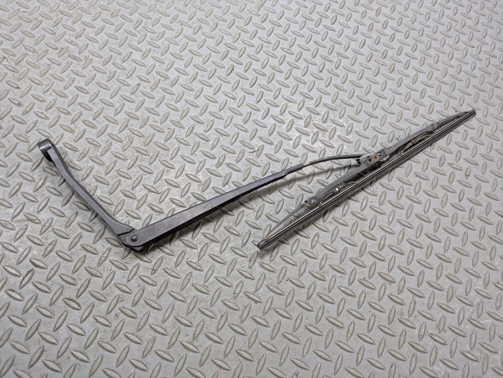 05 - 07 OEM FORD ESCAPE FRONT LEFT DRIVER SIDE WINDSHIELD WIPER ARM WITH BLADE