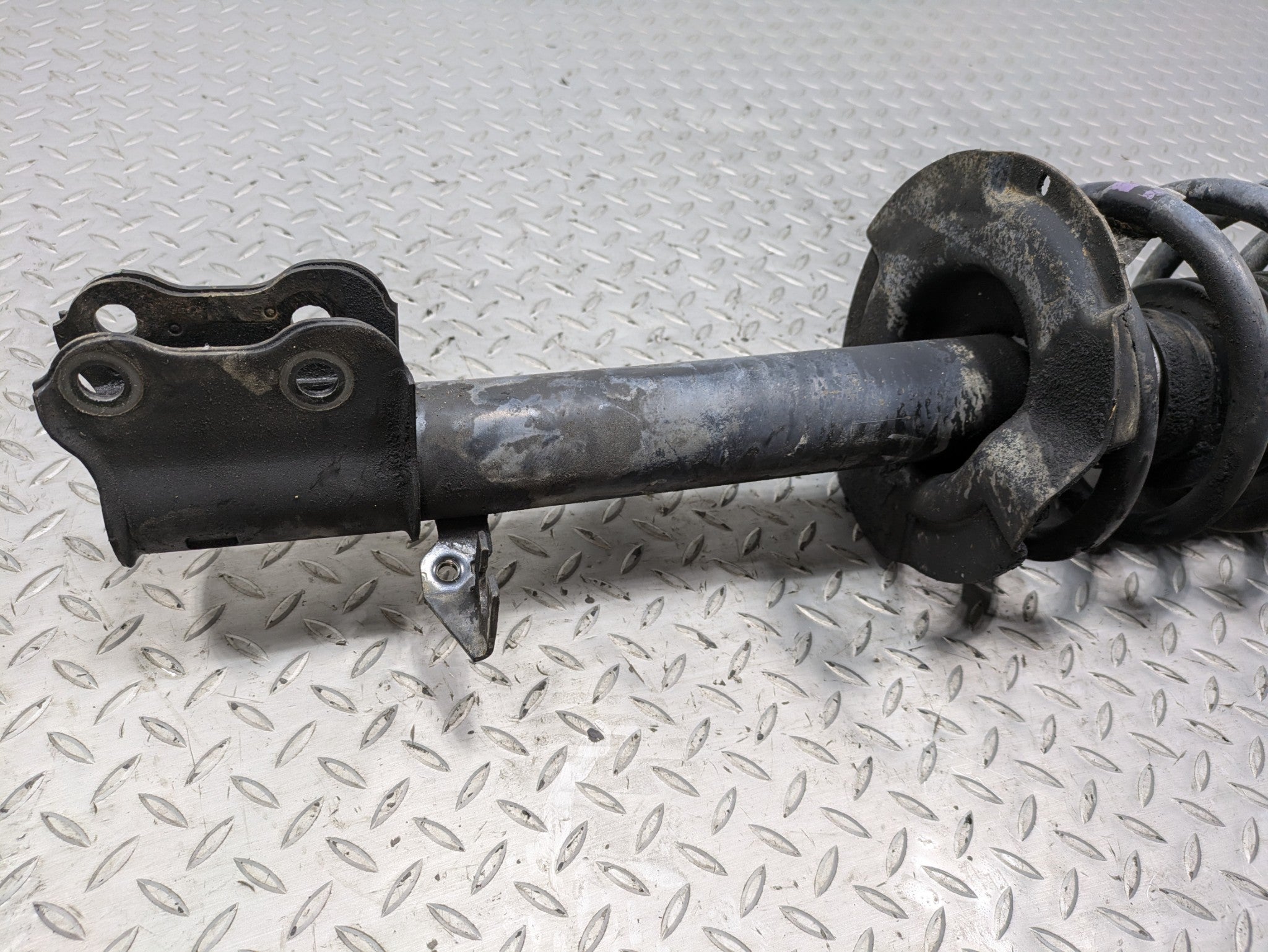 05 - 07 OEM FORD ESCAPE FRONT RIGHT PASSENGER SIDE STRUT SHOCK SPRING ABSORBER