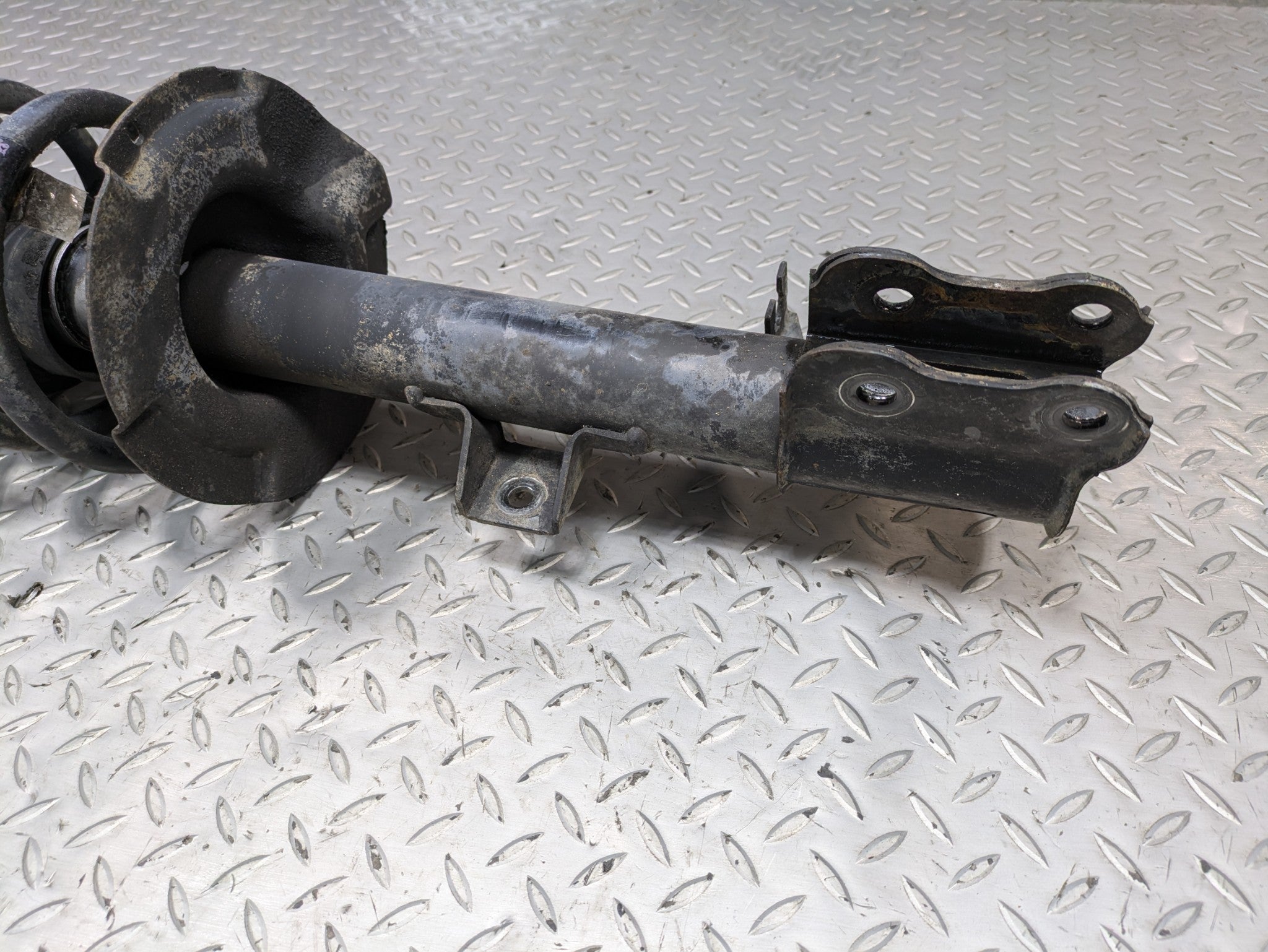 05 - 07 OEM FORD ESCAPE FRONT RIGHT PASSENGER SIDE STRUT SHOCK SPRING ABSORBER