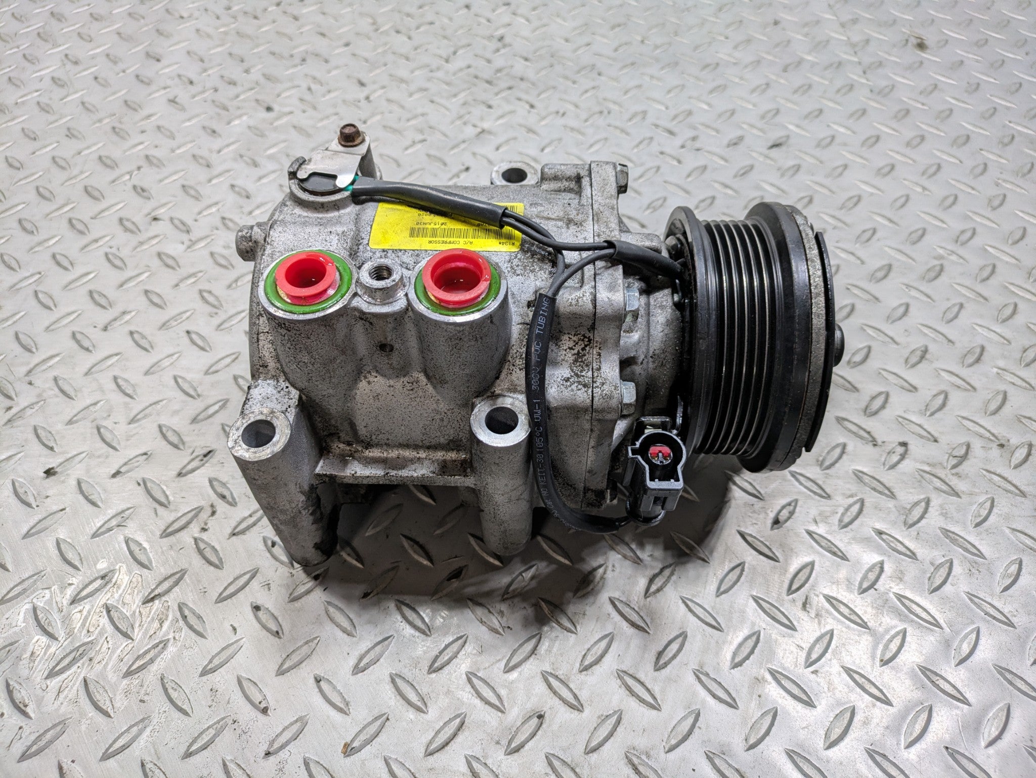 05 - 07 OEM FORD ESCAPE AIR CONDITIONING COMPRESSOR 2.3L VIN H 8TH DIGIT HYBRID