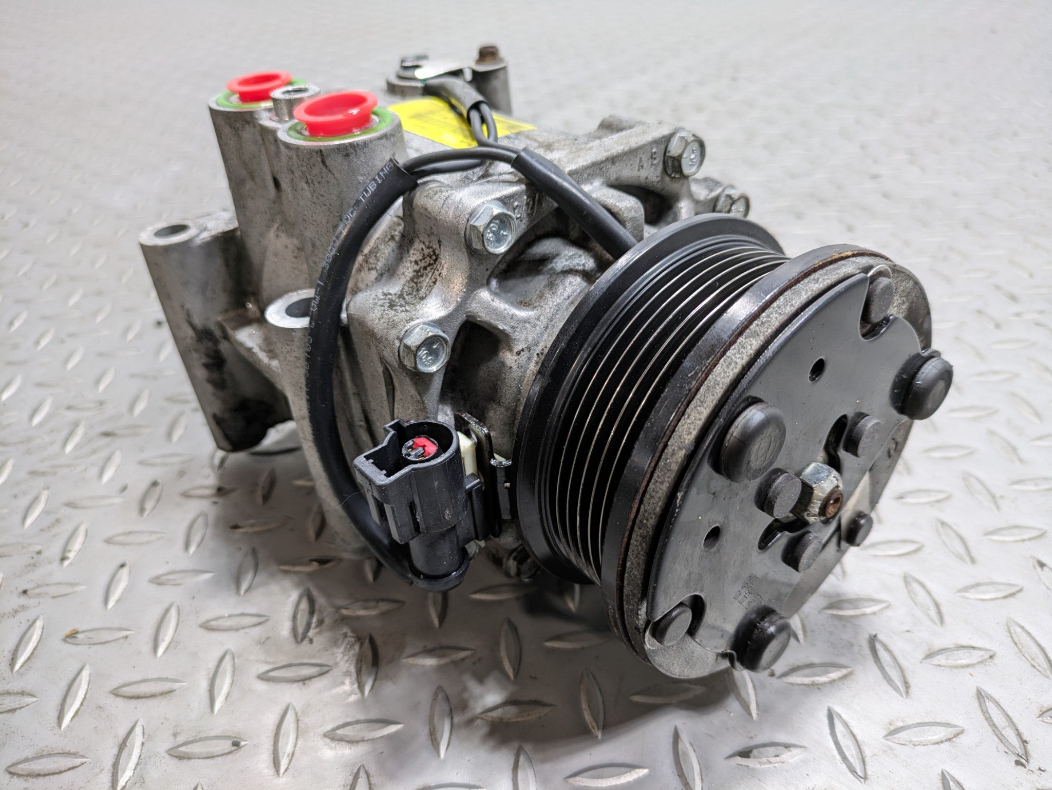 05 - 07 OEM FORD ESCAPE AIR CONDITIONING COMPRESSOR 2.3L VIN H 8TH DIGIT HYBRID