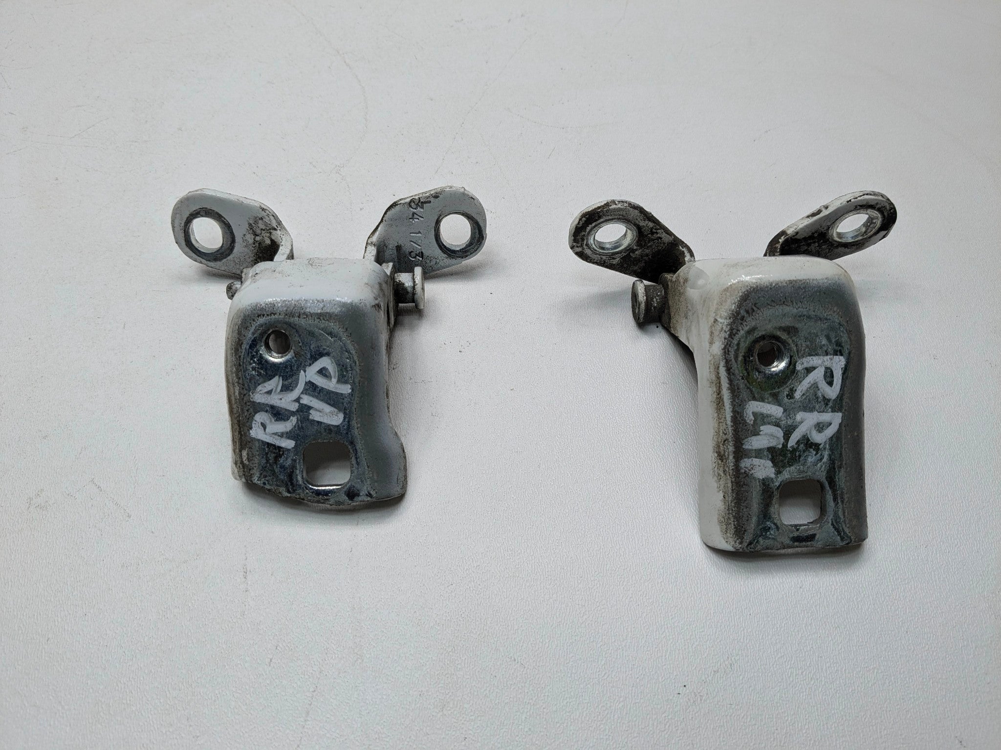 05 - 07 OEM FORD ESCAPE REAR RIGHT PASSENGER SIDE UPPER AND LOWER DOOR HINGE SET