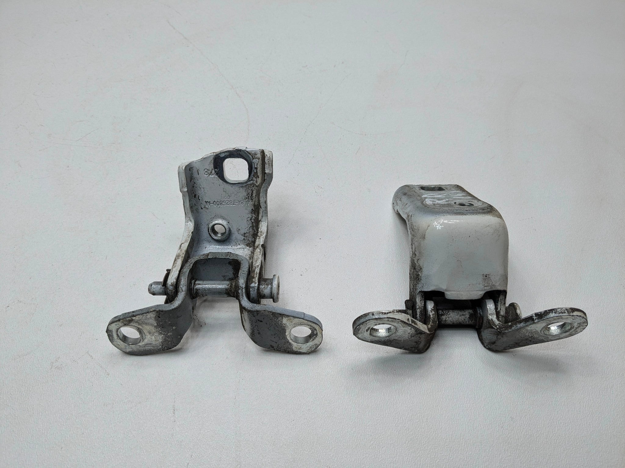 05 - 07 OEM FORD ESCAPE REAR RIGHT PASSENGER SIDE UPPER AND LOWER DOOR HINGE SET