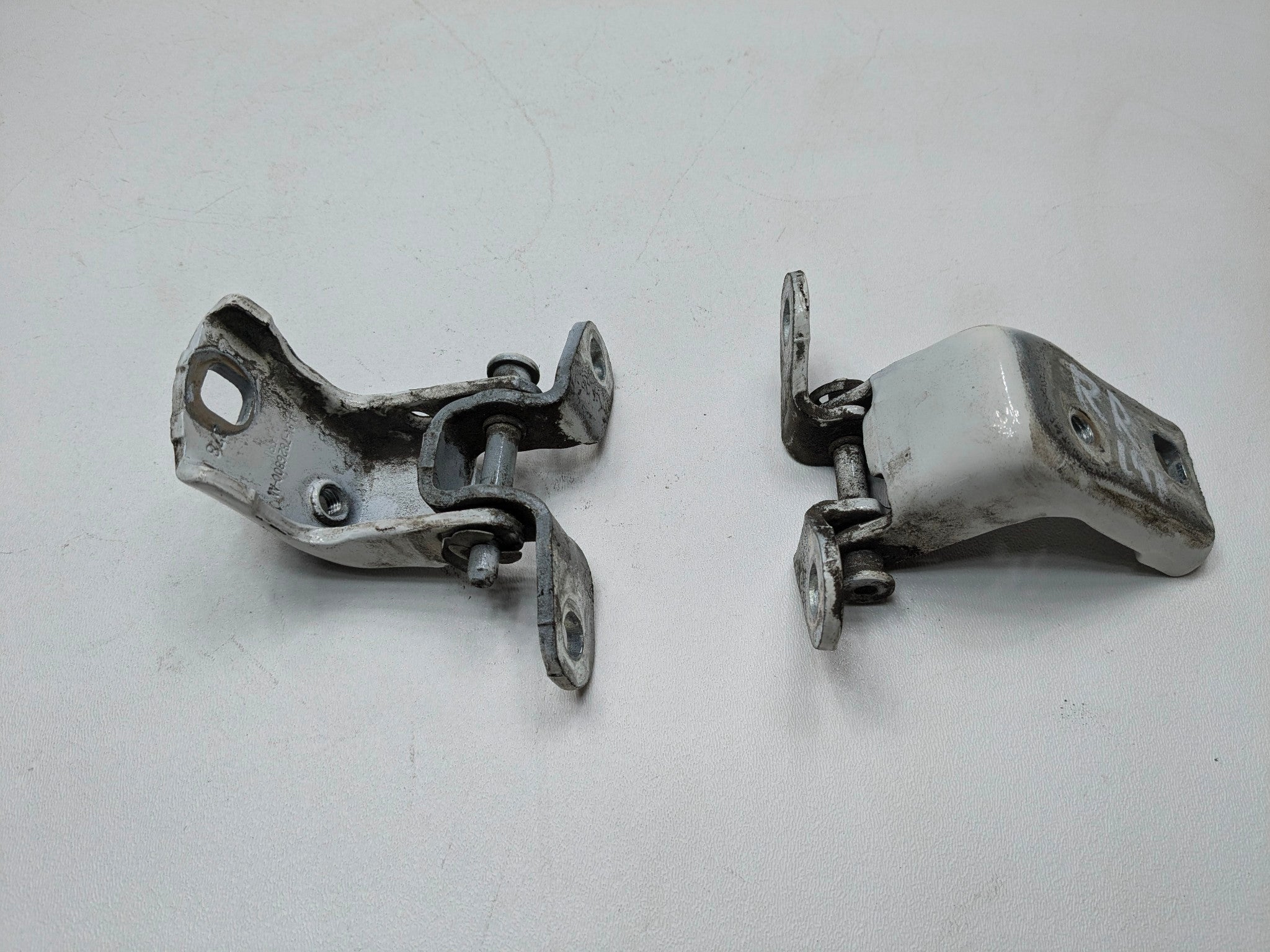 05 - 07 OEM FORD ESCAPE REAR RIGHT PASSENGER SIDE UPPER AND LOWER DOOR HINGE SET
