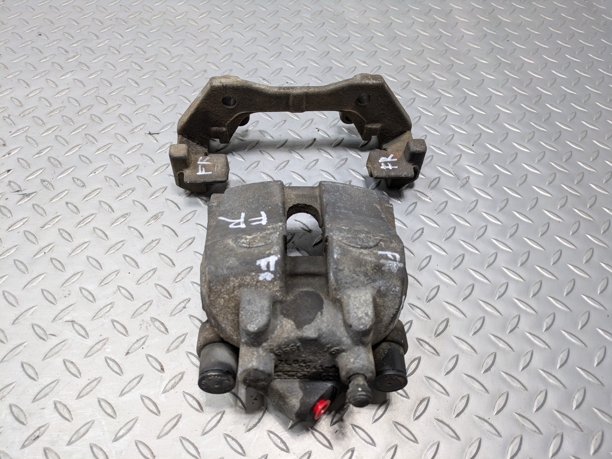 05 - 07 OEM FORD ESCAPE FRONT RIGHT BRAKE CALIPER ASSEMBLY 2.3L VIN H 8TH DIGIT