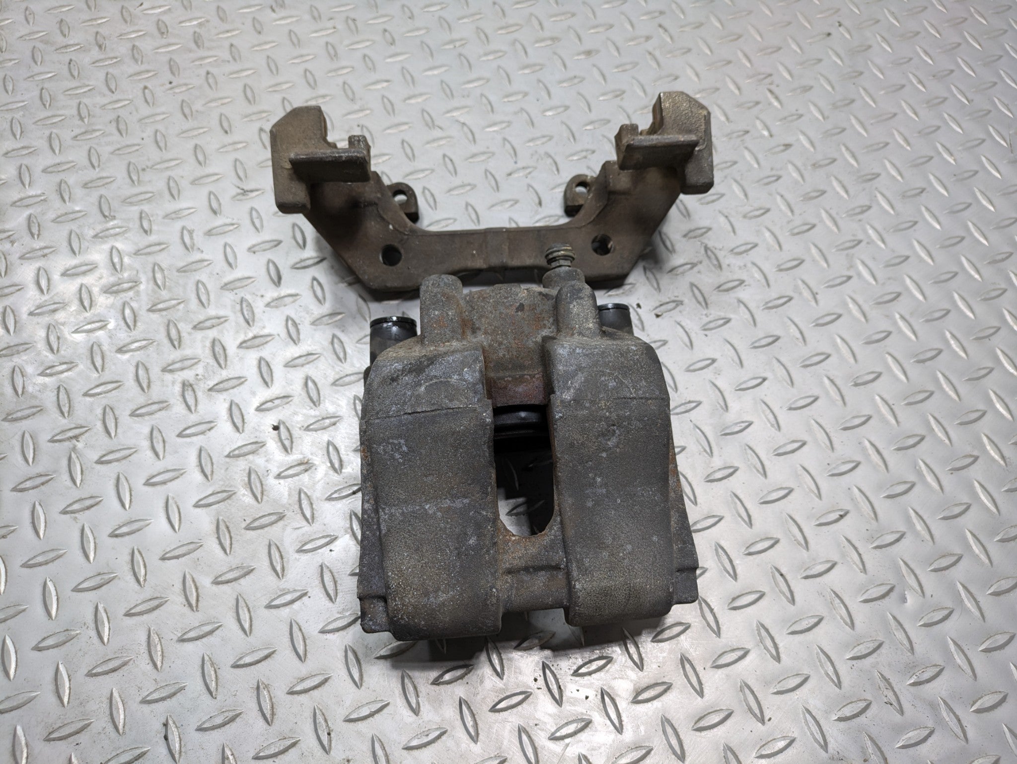 05 - 07 OEM FORD ESCAPE FRONT LEFT BRAKE CALIPER ASSEMBLY 2.3L VIN H 8TH DIGIT