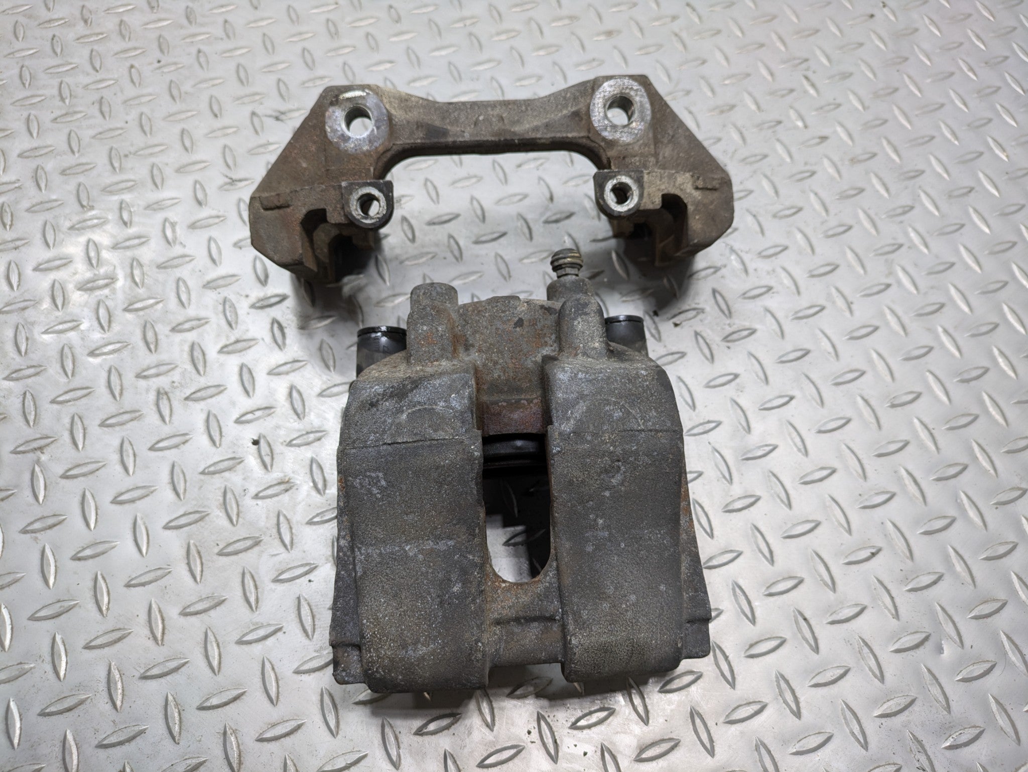 05 - 07 OEM FORD ESCAPE FRONT LEFT BRAKE CALIPER ASSEMBLY 2.3L VIN H 8TH DIGIT