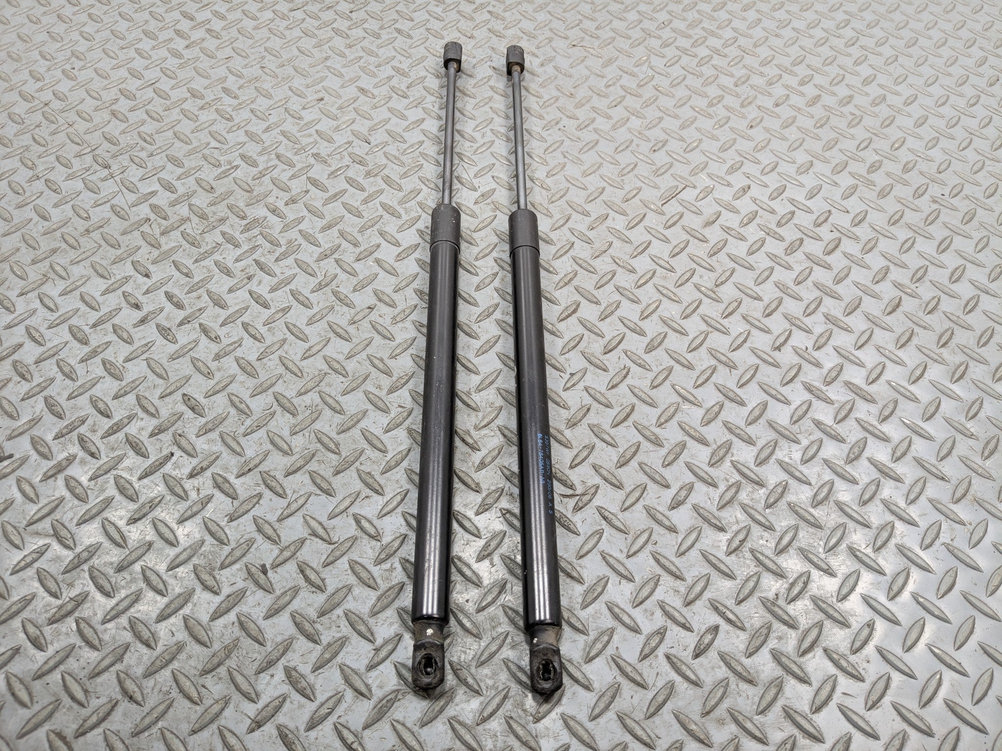 05 - 07 OEM FORD ESCAPE REAR LEFT AND RIGHT SIDE TRUNK HATCH LIFT SUPPORT STRUT