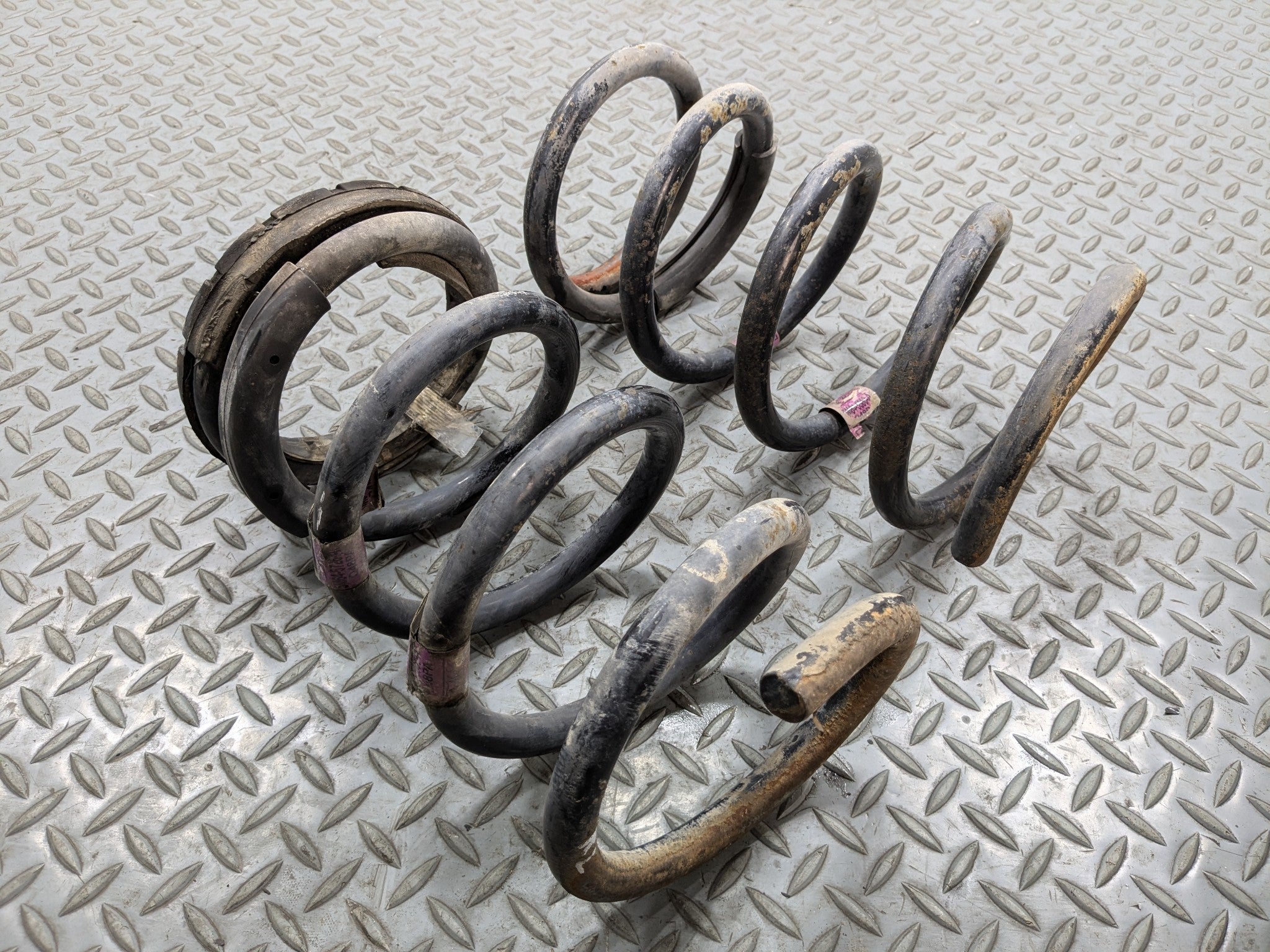 05 - 07 OEM FORD ESCAPE REAR LEFT AND RIGHT SIDE SUSPENSION AIR COIL SPRING PAIR