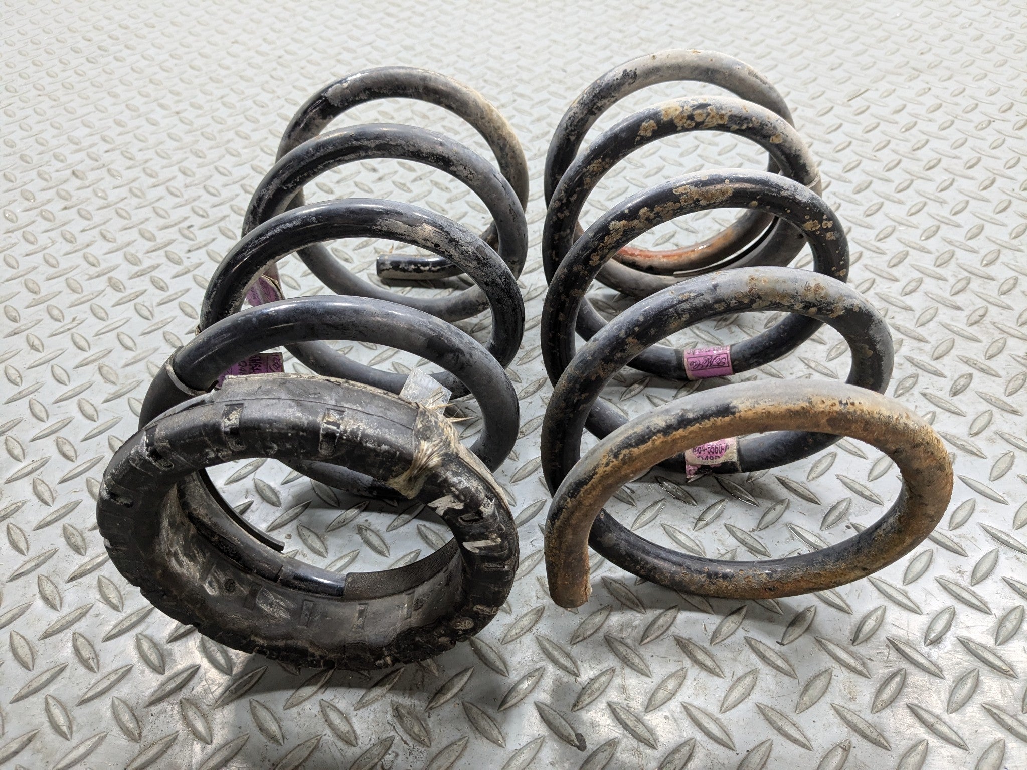 05 - 07 OEM FORD ESCAPE REAR LEFT AND RIGHT SIDE SUSPENSION AIR COIL SPRING PAIR