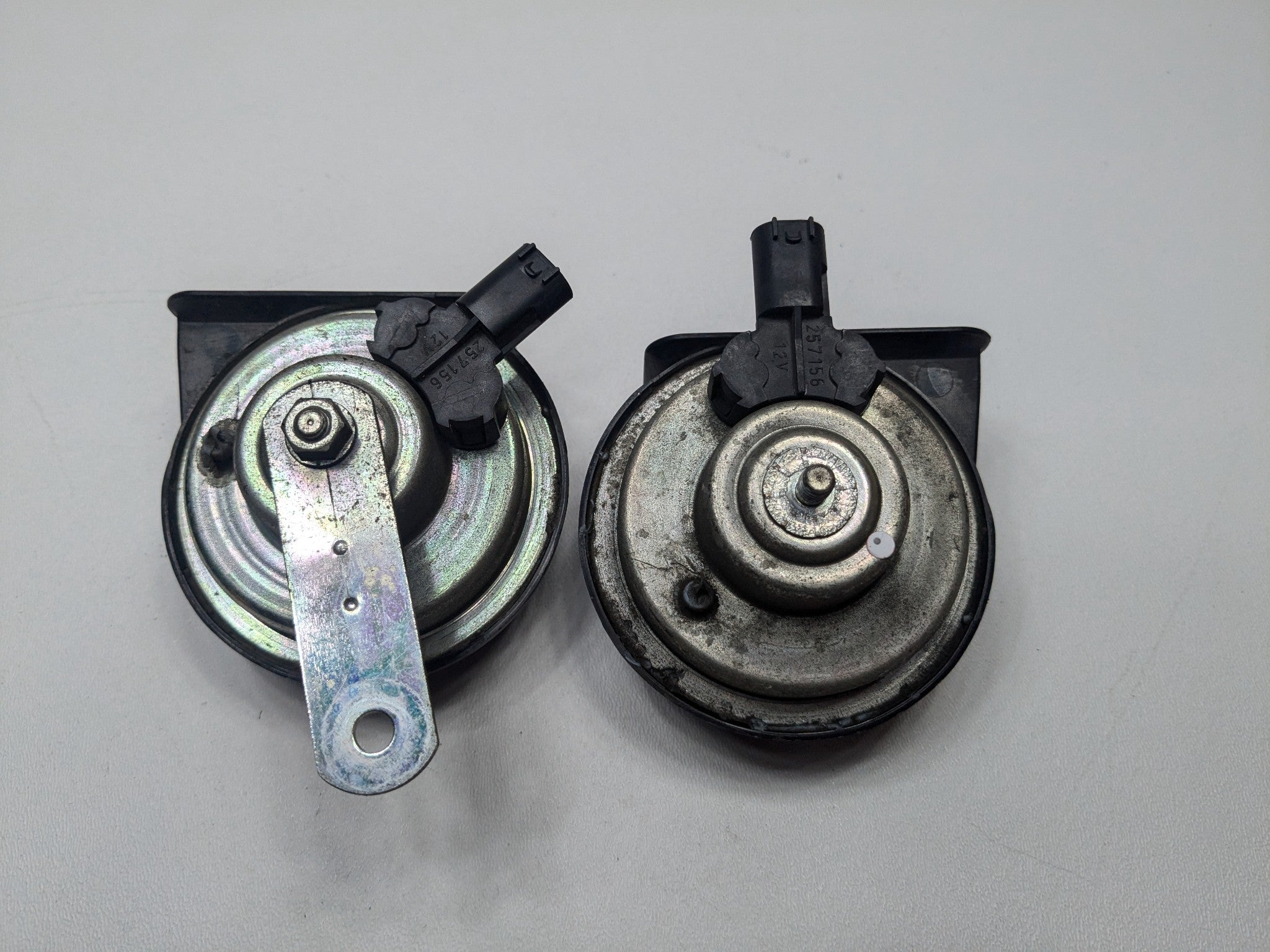 2010 - 2013 OEM MINI COOPER FRONT LEFT AND RIGHT HIGH LOW TONE PITCH HORN SET