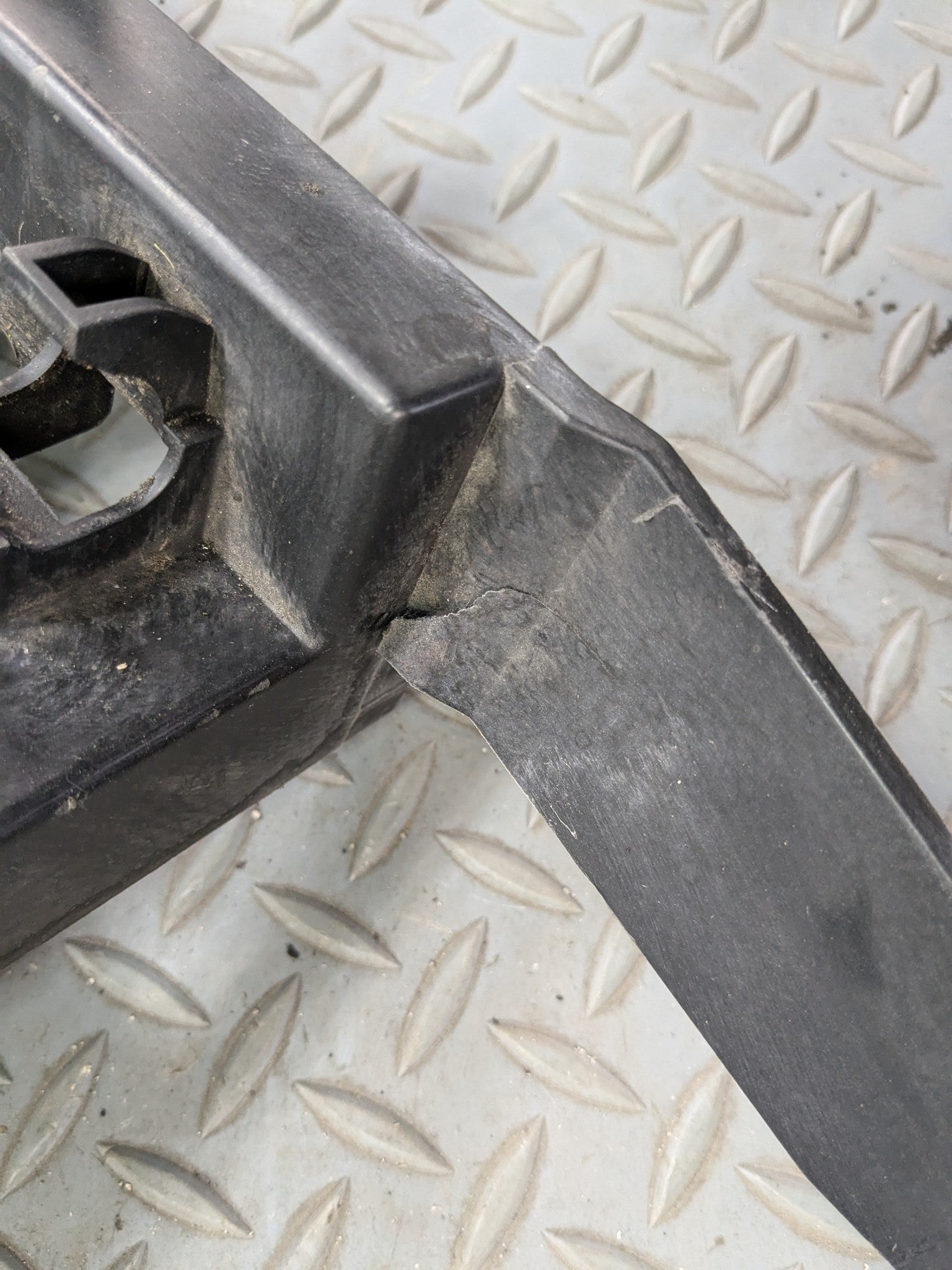 2010 - 2013 OEM MINI COOPER RADIATOR SUPPORT FRONT HEADER PANEL ASSEMBLY