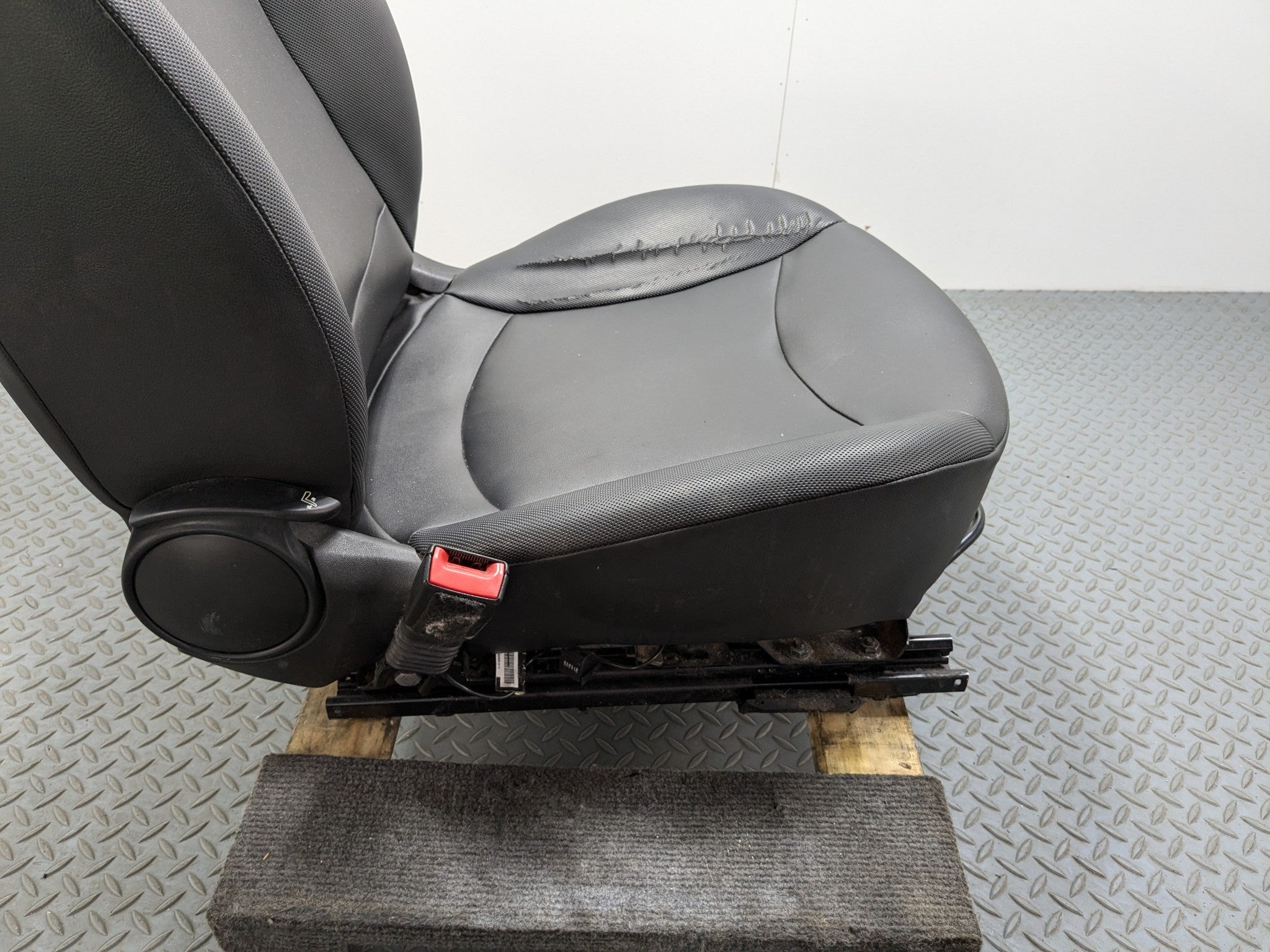 2010 - 2013 OEM MINI COOPER FRONT LEFT DRIVER SIDE SEAT ASSEMBLY BLACK
