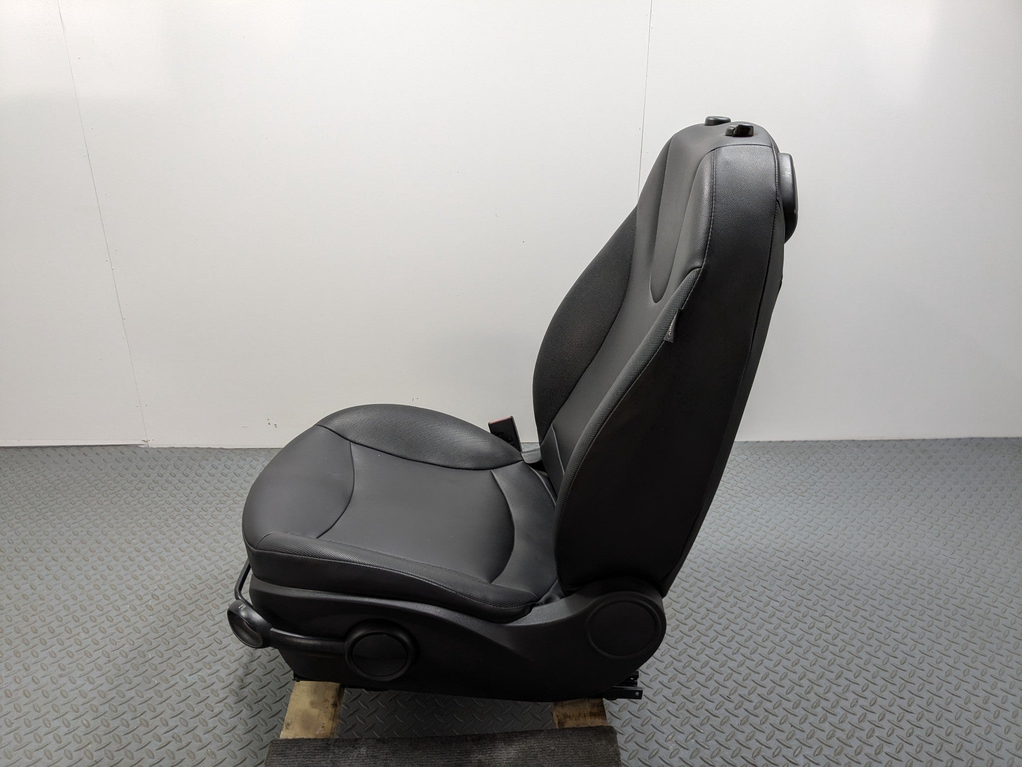 2010 - 2013 OEM MINI COOPER FRONT LEFT DRIVER SIDE SEAT ASSEMBLY BLACK