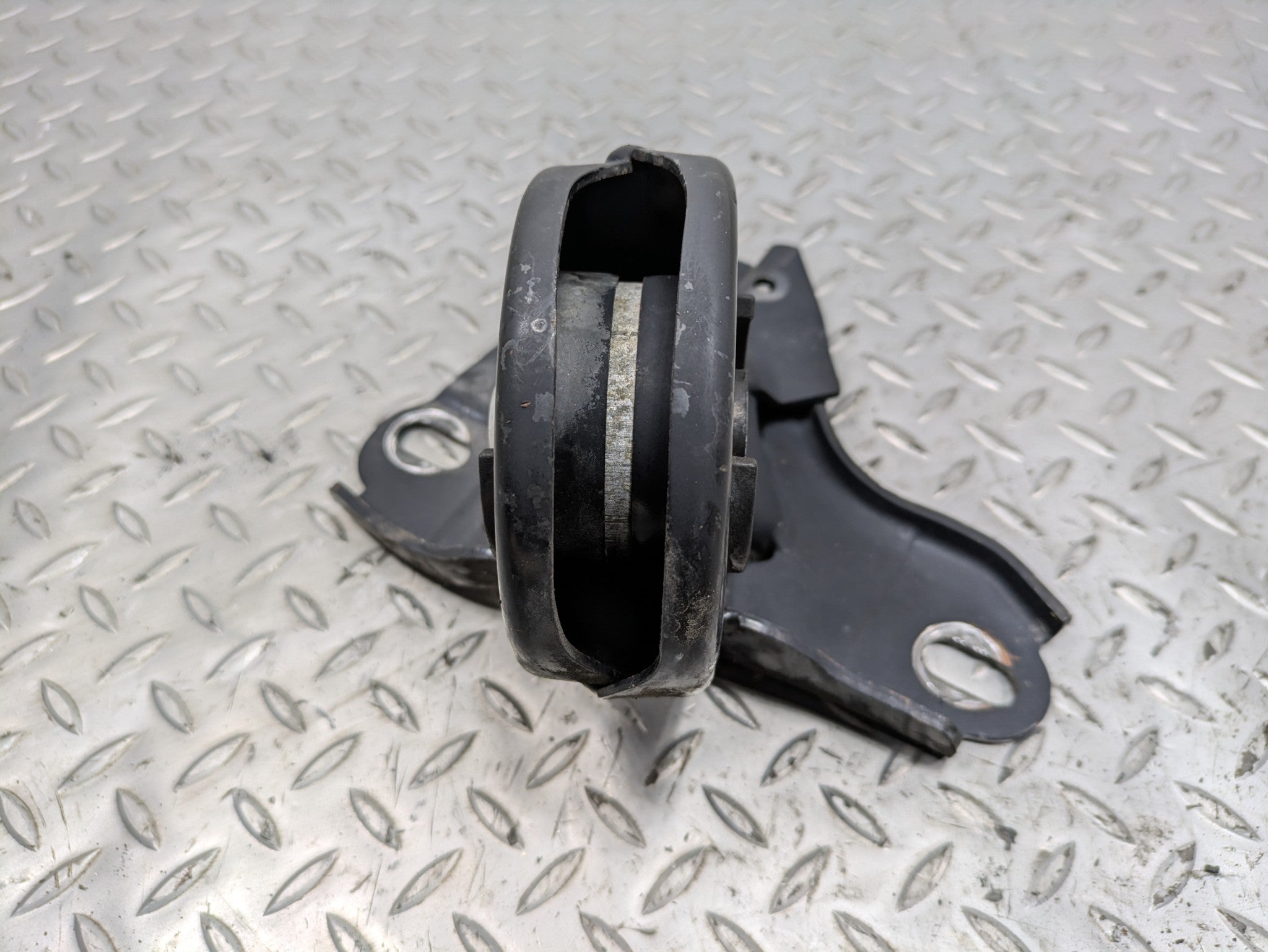 2010 - 2013 OEM MINI COOPER REAR LEFT SIDE LOWER TRAILING ARM BRACKET BUSHING